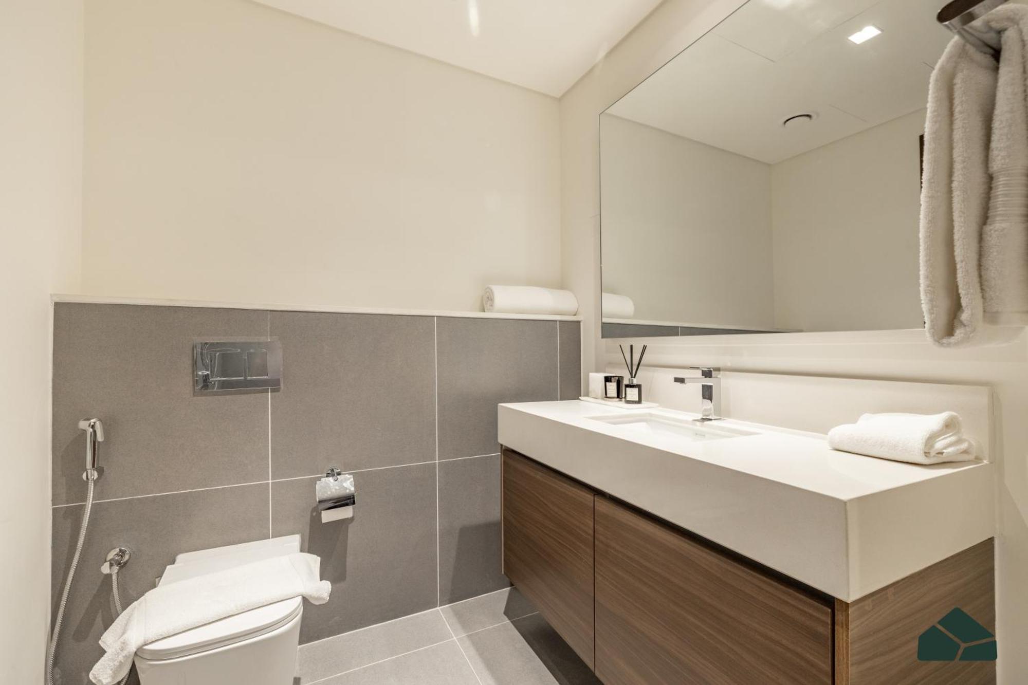 Serene 2br With Sea View - Bms Apartment Dubai