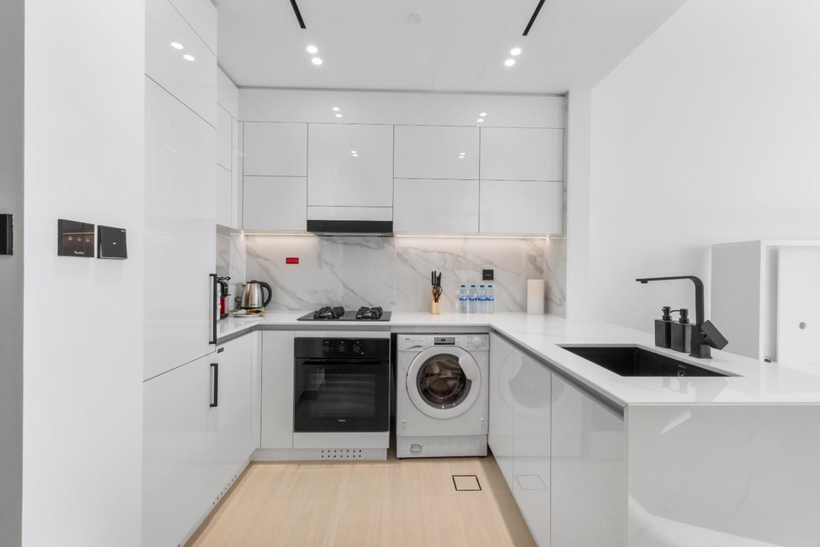 Prime Lux 1 Bedroom Skyline Apartment *