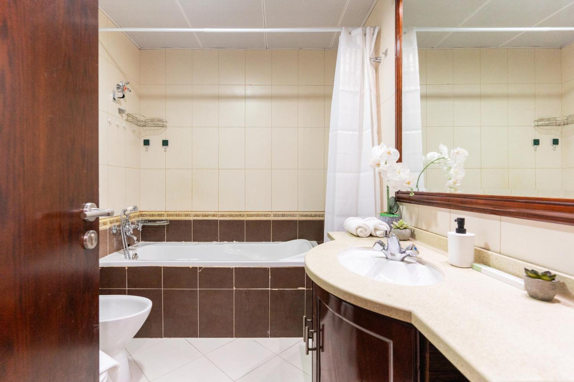 Apartment Luxury 3br With Stunning Full Marina View In *