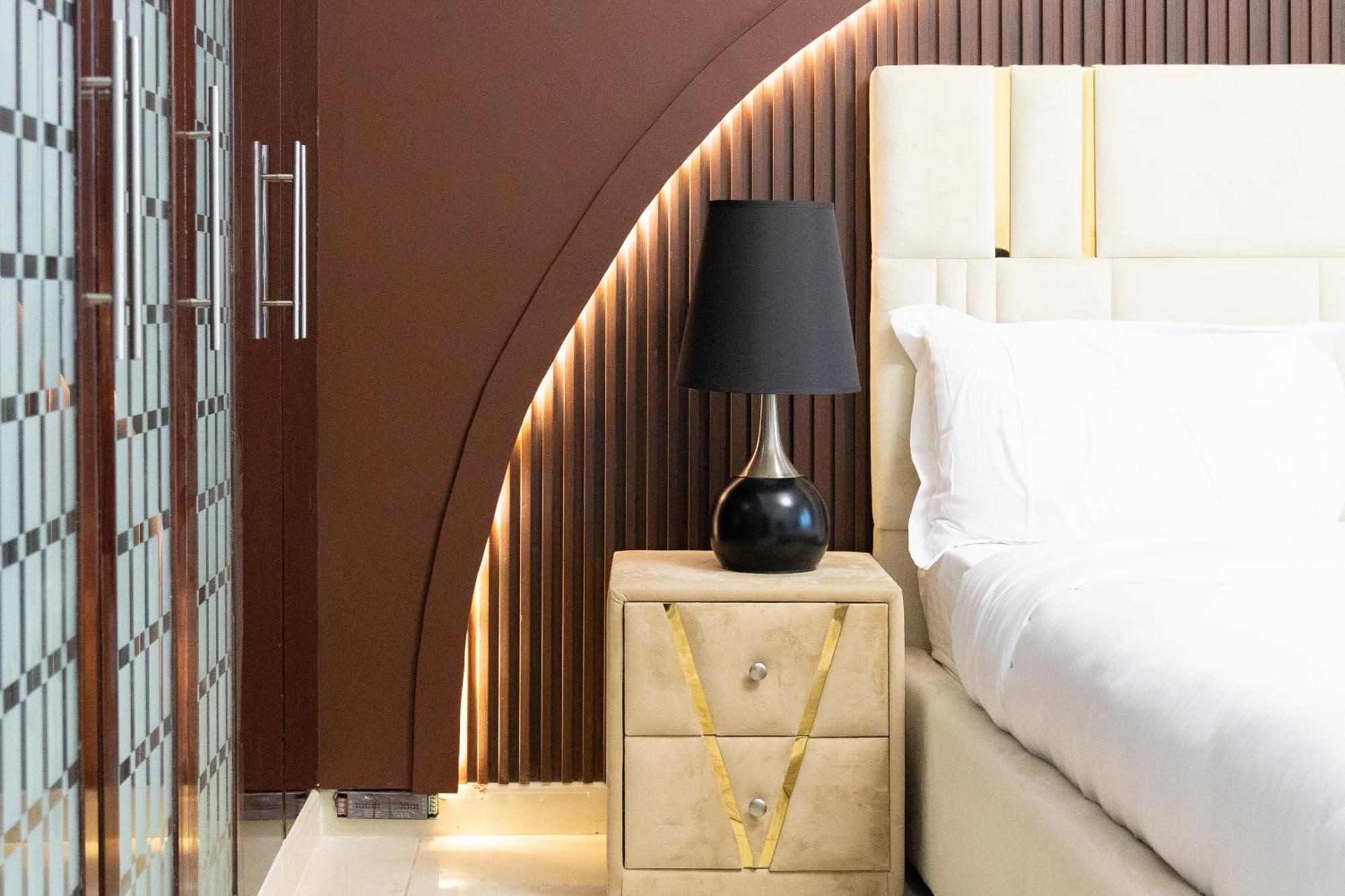 Luxury 3br With Stunning Full Marina View In Dubai
