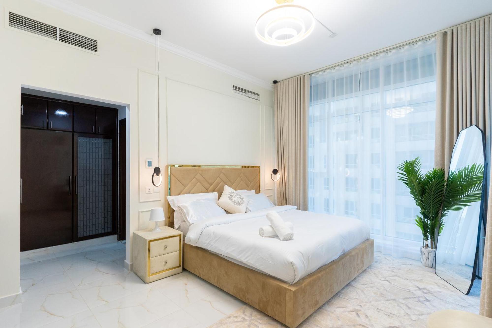 Luxury 3br With Stunning Full Marina View In