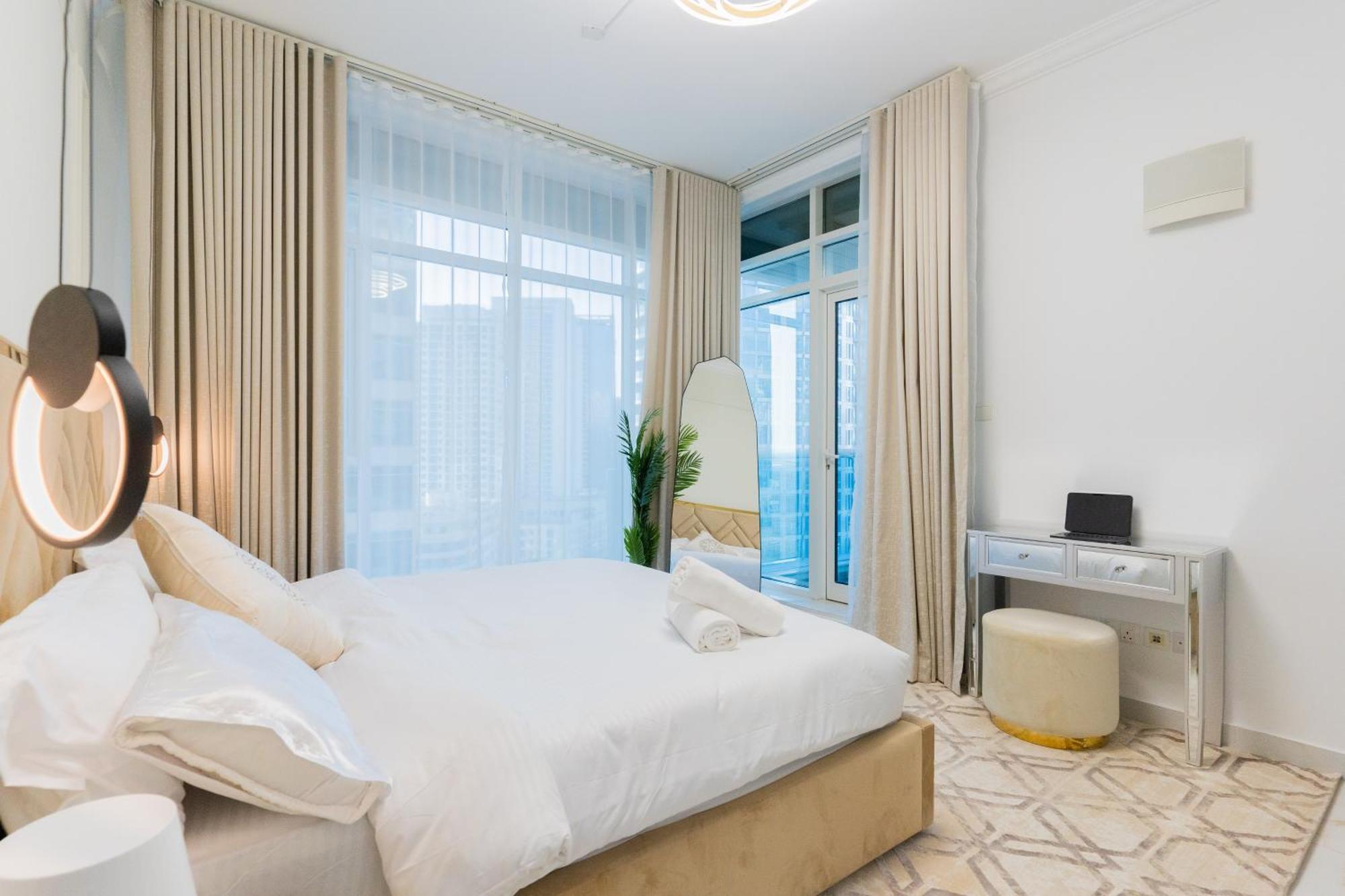 Luxury 3br With Stunning Full Marina View In Apartment Dubai
