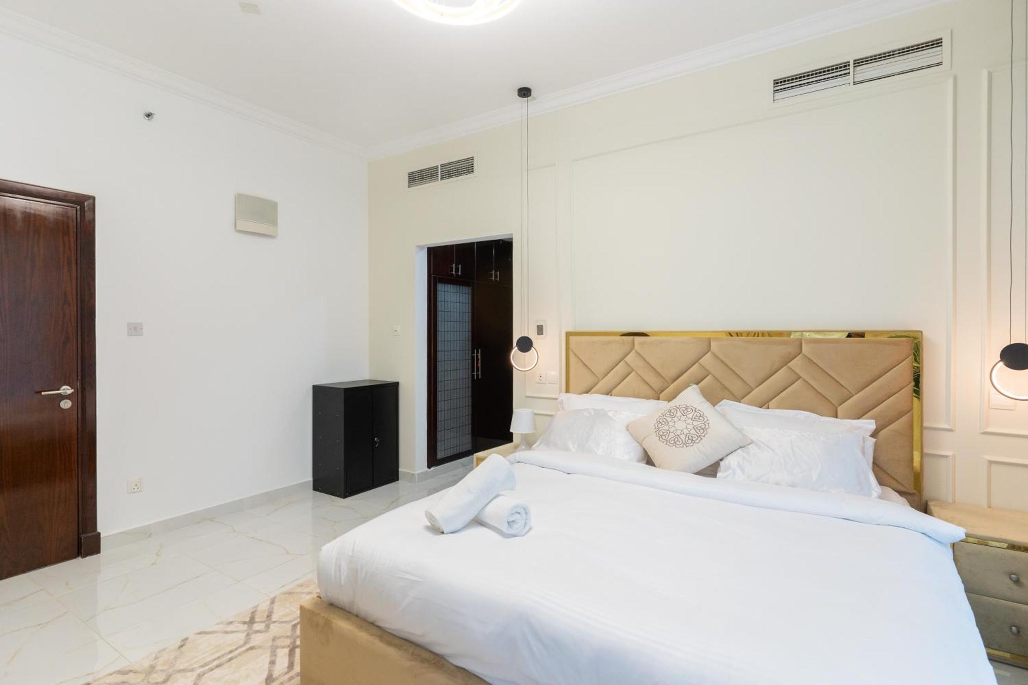 Luxury 3br With Stunning Full Marina View In Apartment Dubai