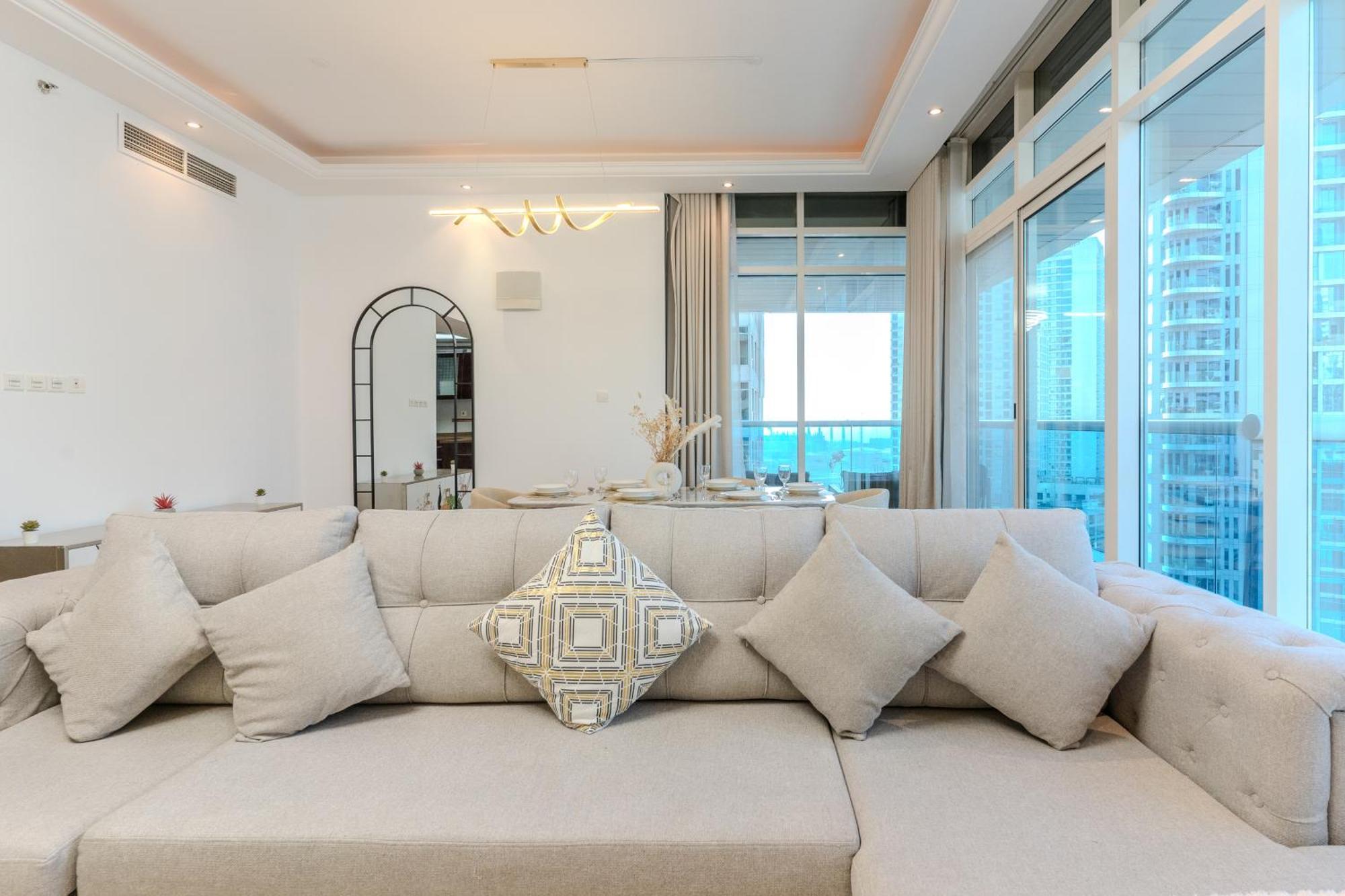 Luxury 3br With Stunning Full Marina View In Dubai