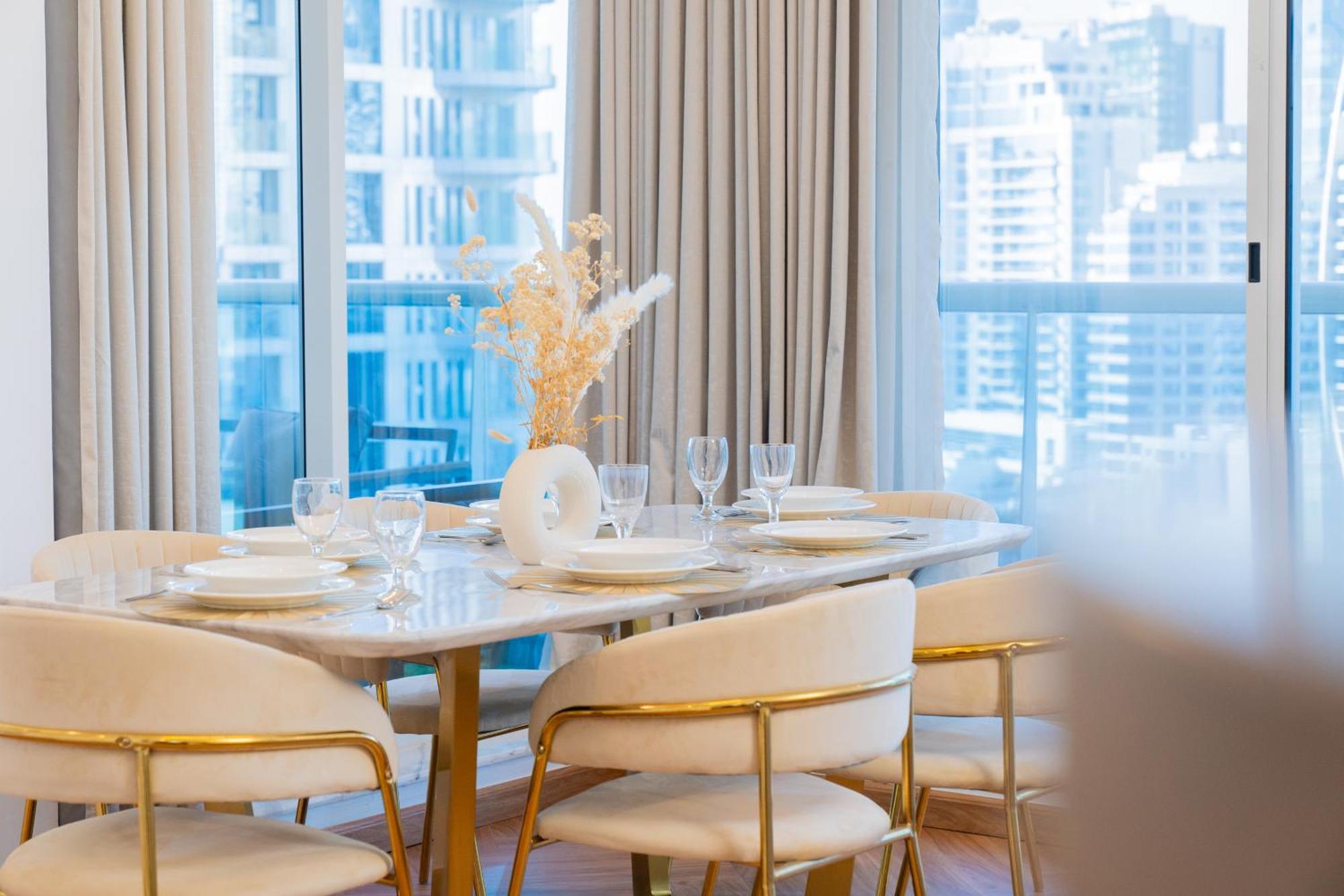Luxury 3br With Stunning Full Marina View In Apartment