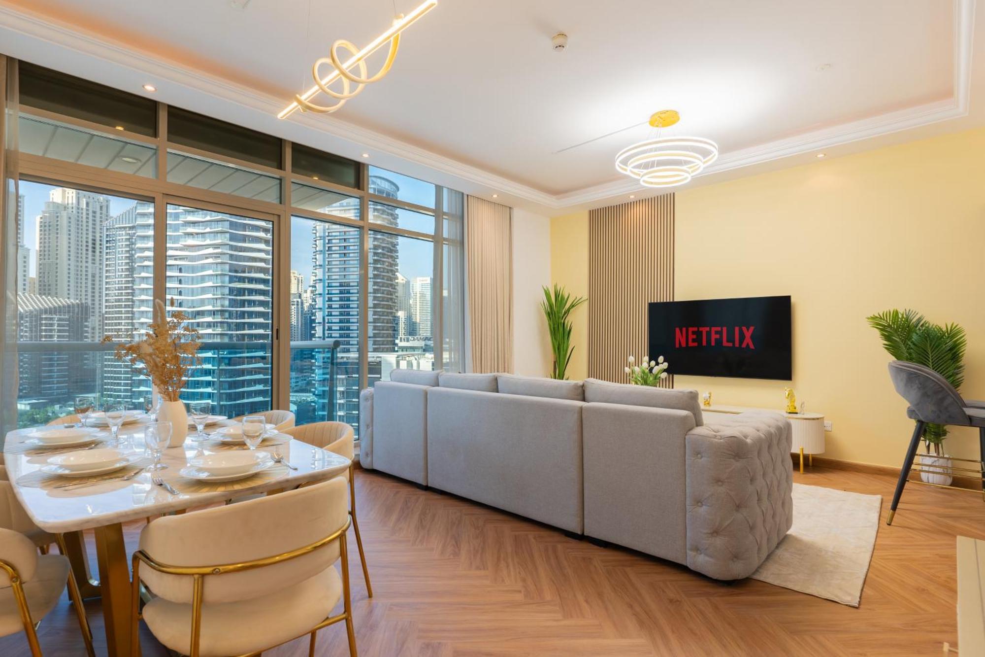 Luxury 3br With Stunning Full Marina View In