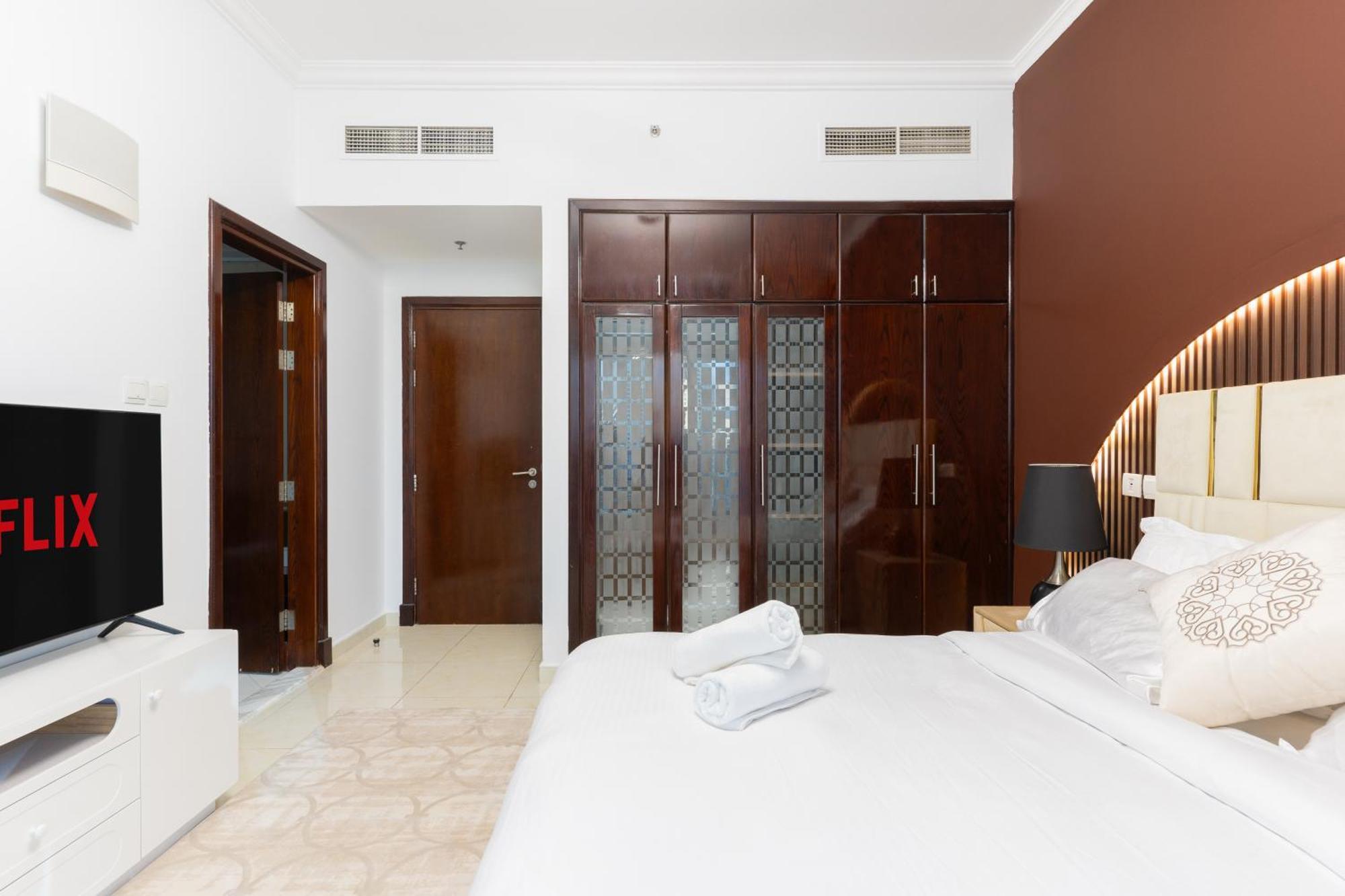 Apartment Luxury 3br With Stunning Full Marina View In *