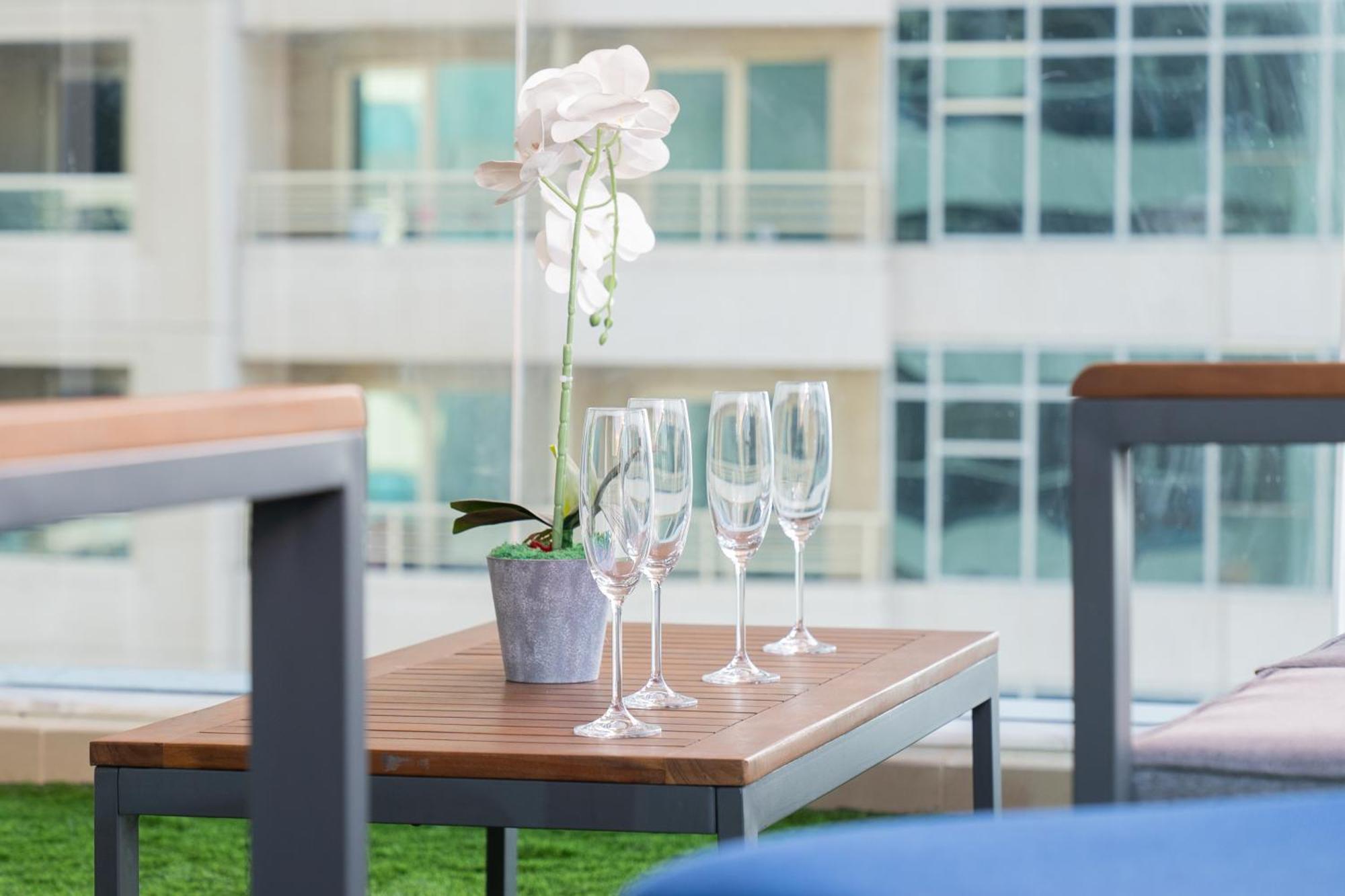 Luxury 3br With Stunning Full Marina View In