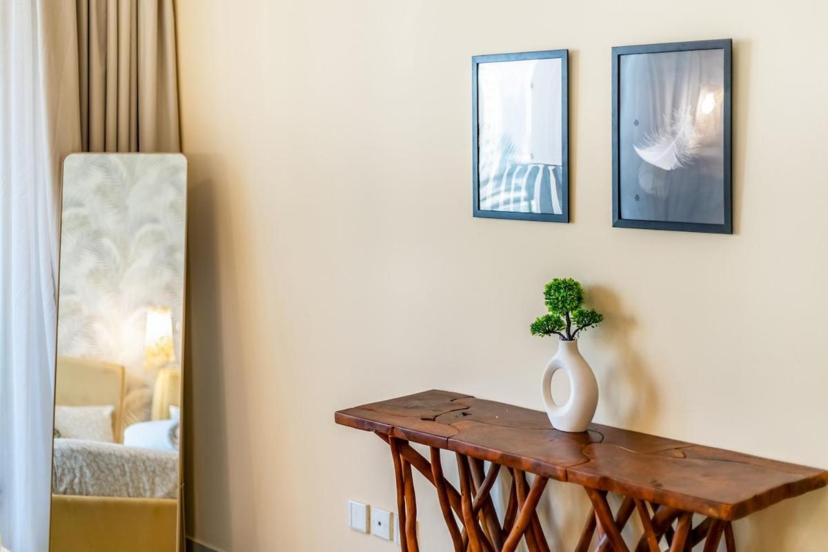 Bohemian 2 Bedroom In The Heart Of Marina