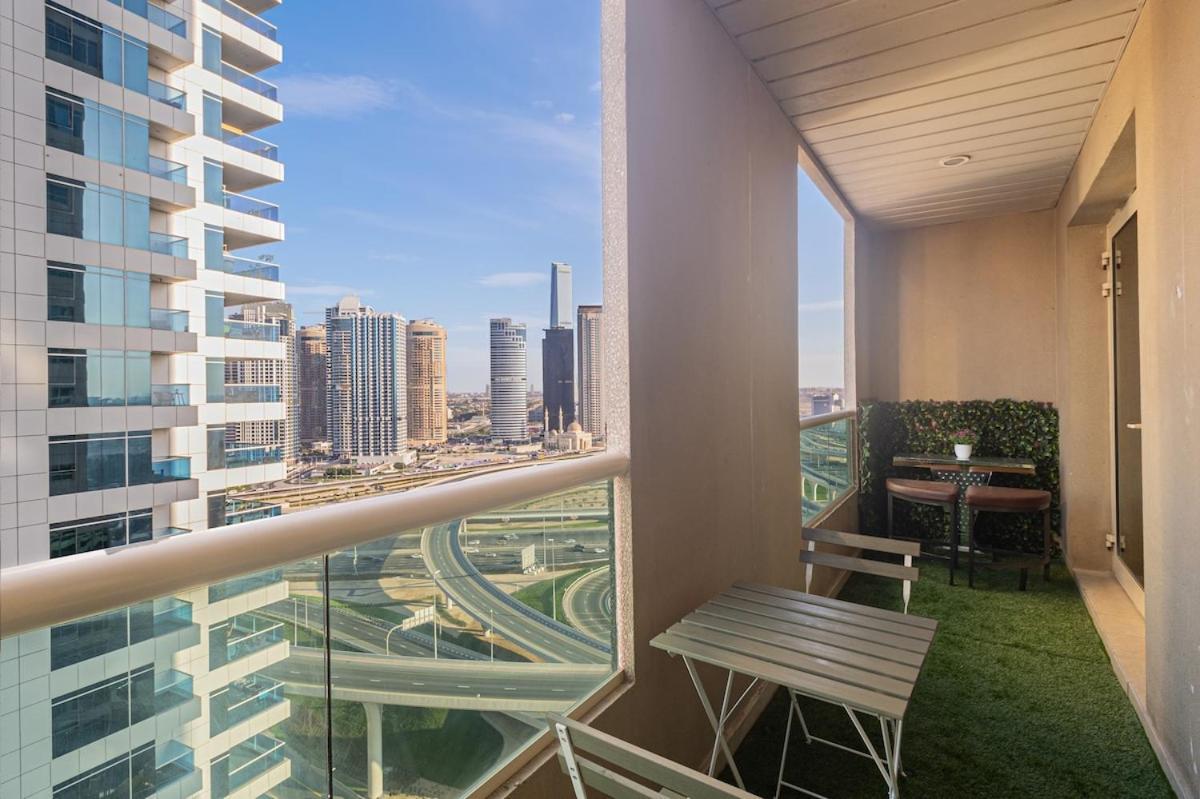 Bohemian 2 Bedroom In The Heart Of Marina Apartment