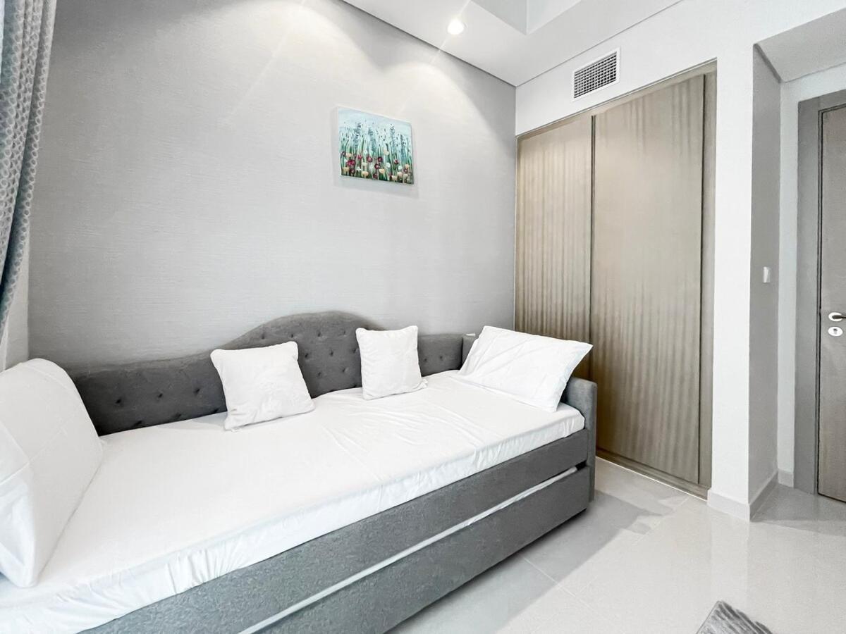 Apartment 2 Bedroom In Aykon Tower Sheikh Zayed Road *