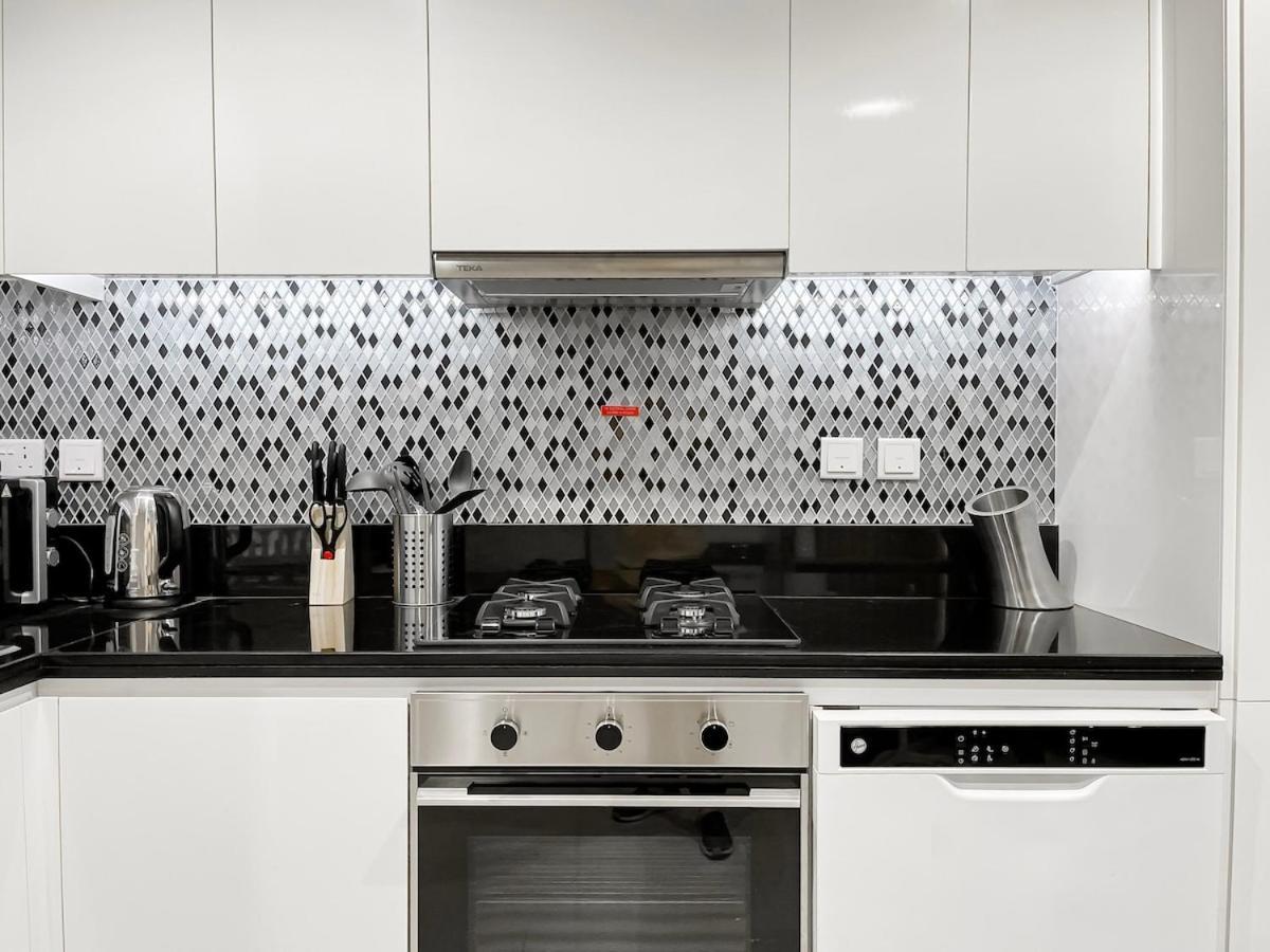 Apartment 2 Bedroom In Aykon Tower Sheikh Zayed Road *