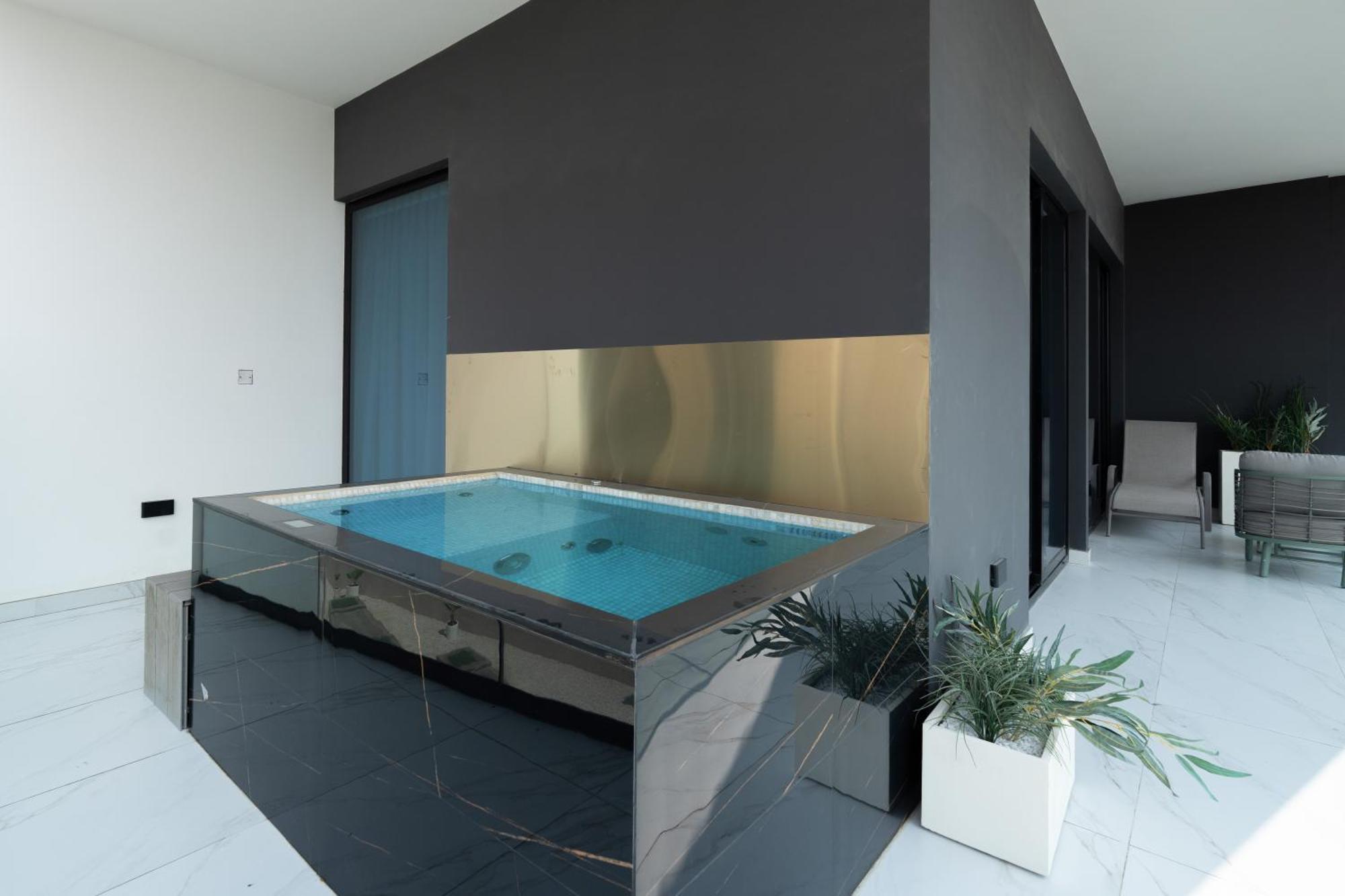 Keyrock Living - Binghatti Canal Luxury Apartment *