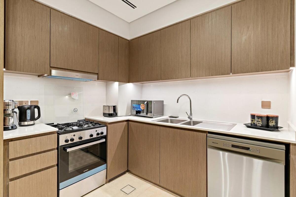 Luxury 2br Free Parking Walk To Burj And Fountains Dubai