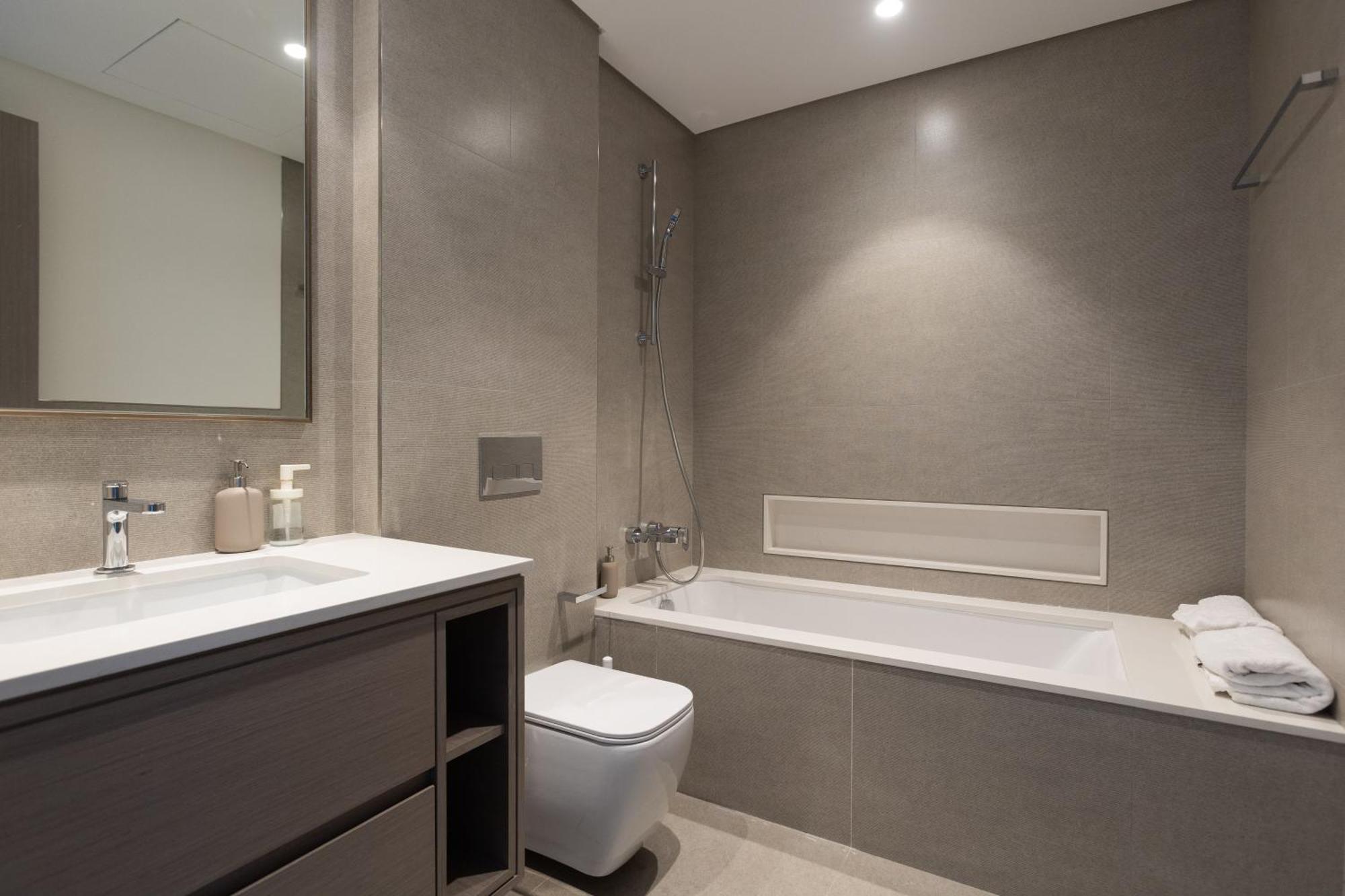 Luxury 2br With Burj Khalifa Views & Fountain Views