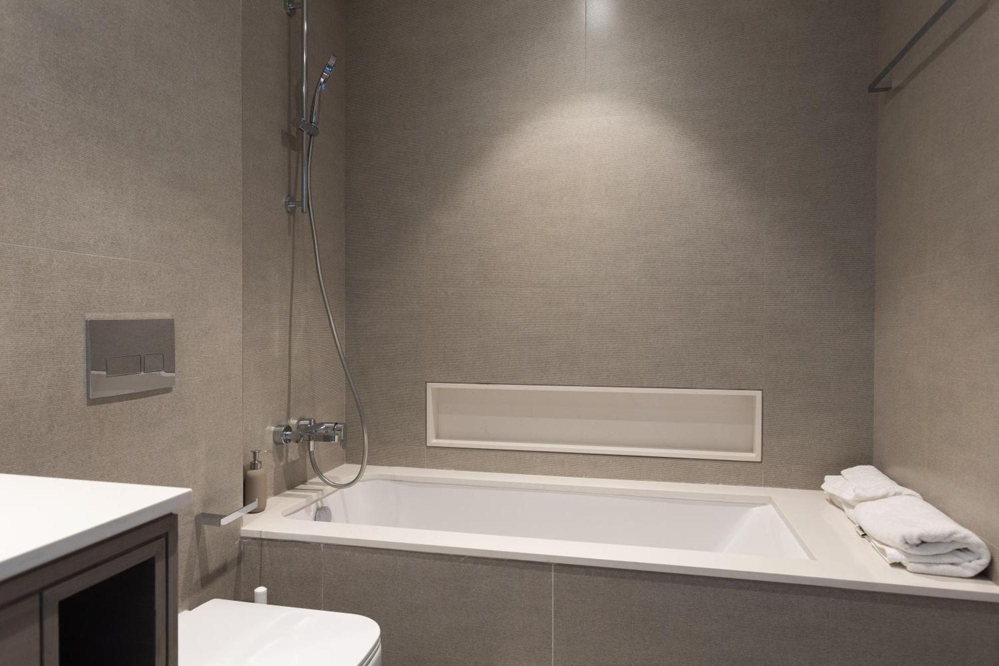 Apartment Luxury 2br With Burj Khalifa Views & Fountain Views *
