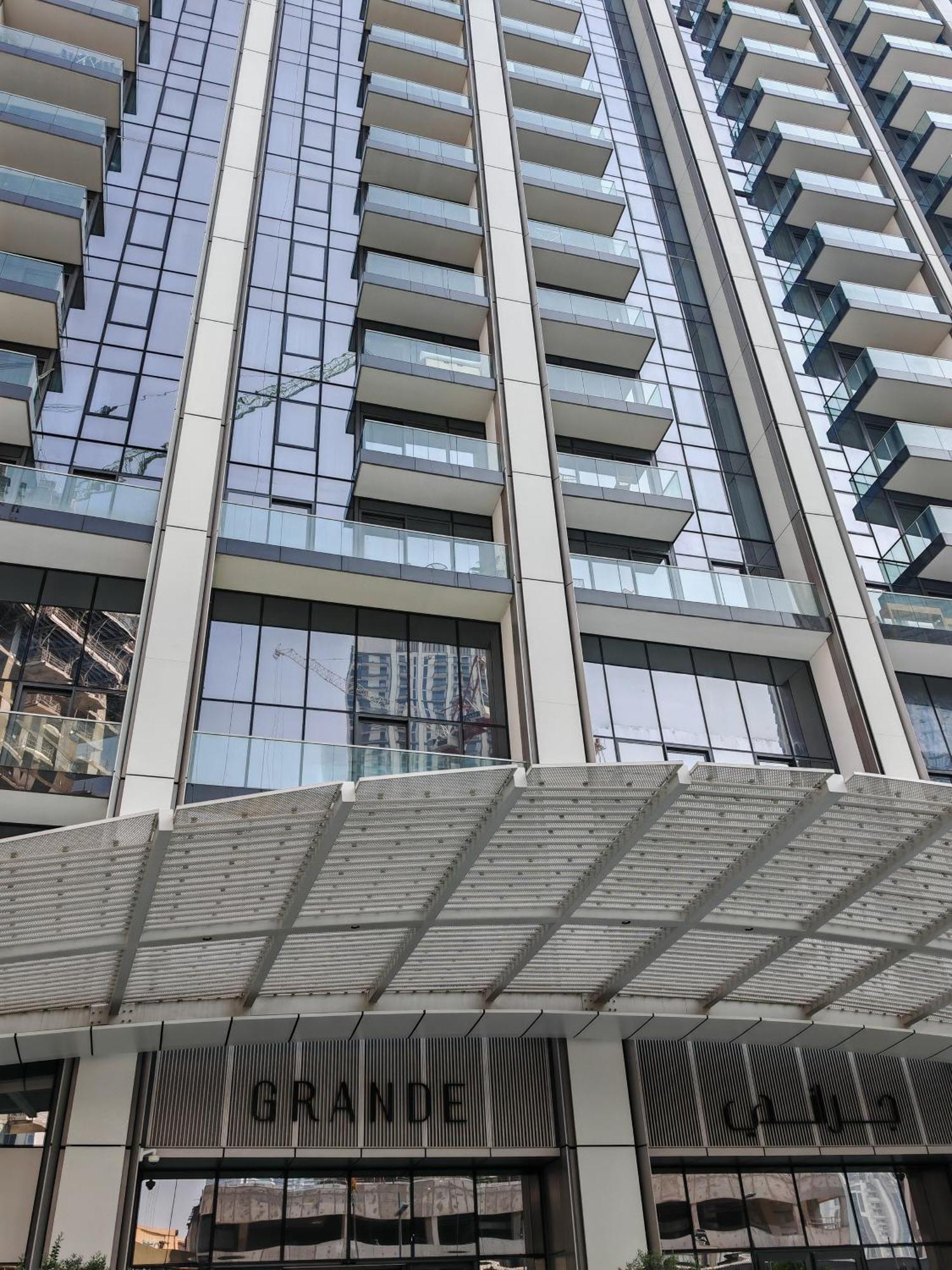 Apartment Luxury 2br With Burj Khalifa Views & Fountain Views *