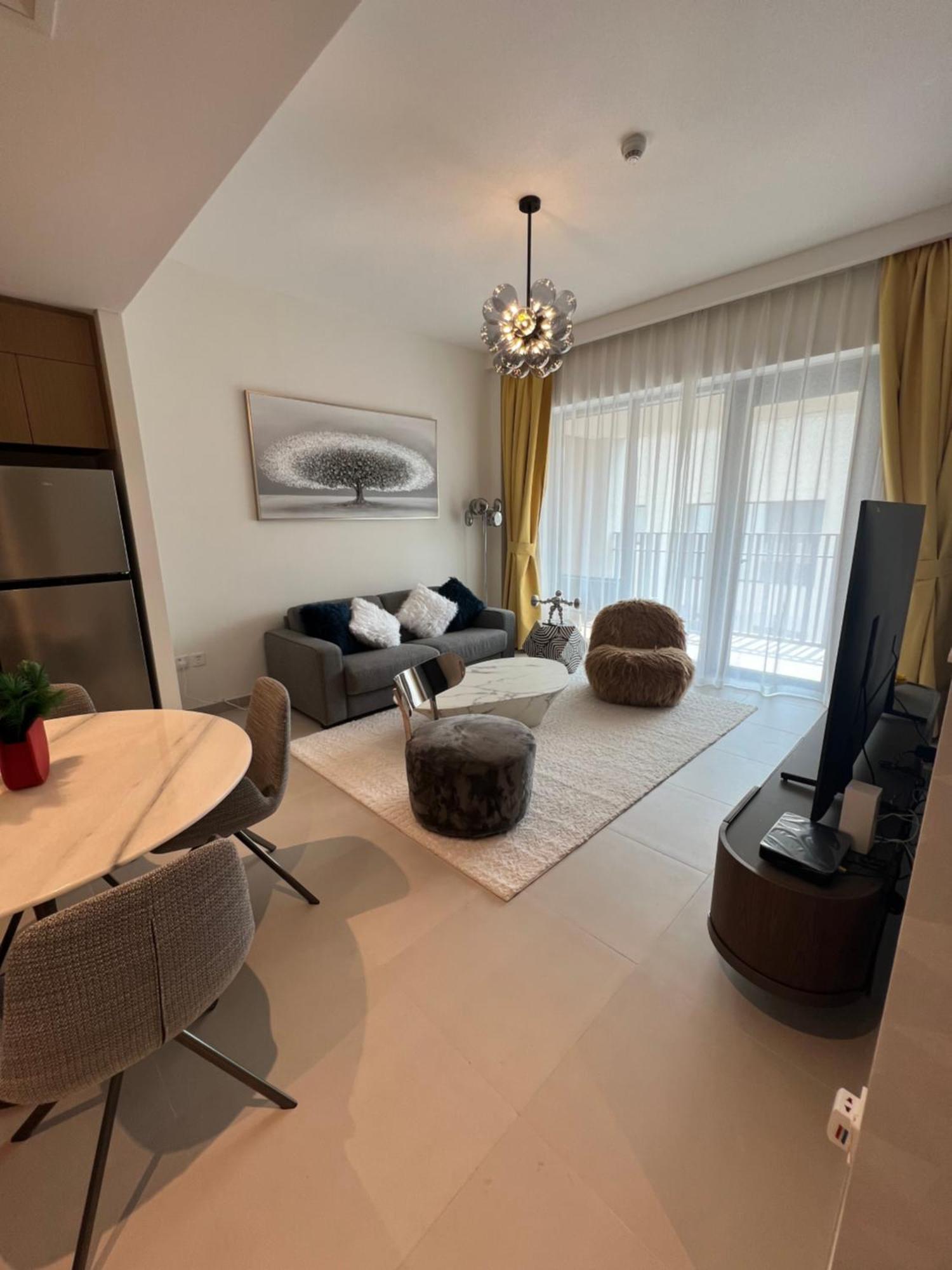 De Luxe Avec Dubai