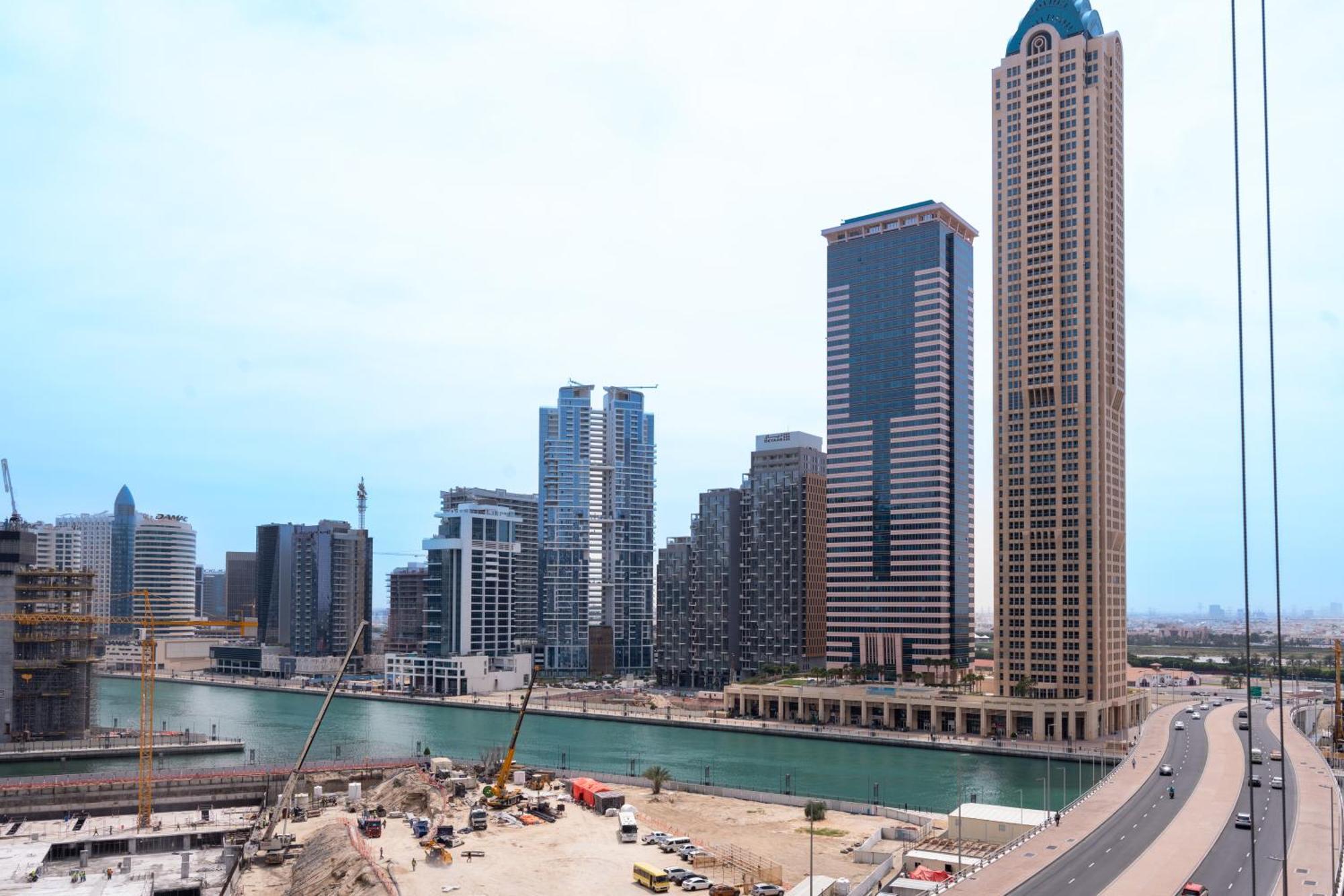 Keyrock Living - Lakeview Retreat In Business Bay