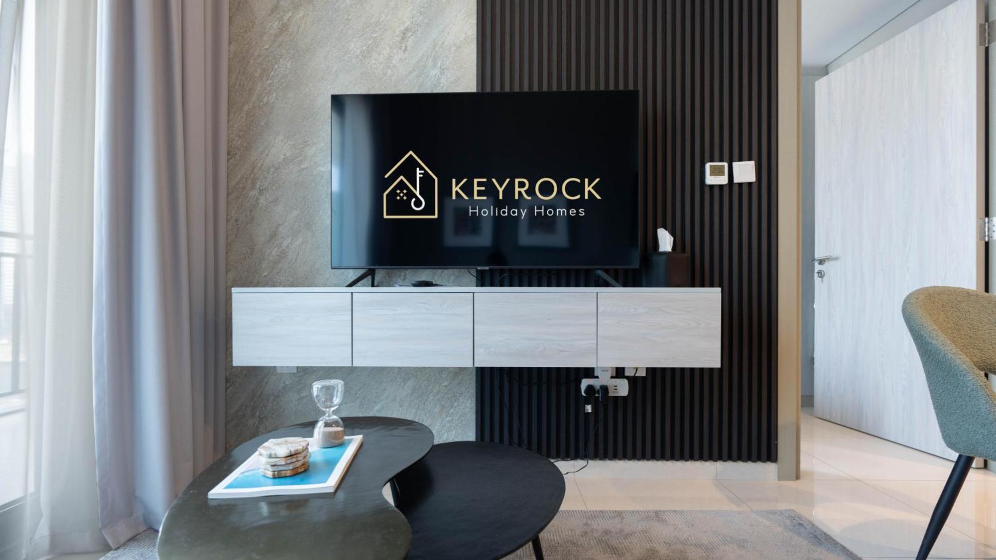Keyrock Living - Lakeview Retreat In Business Bay *