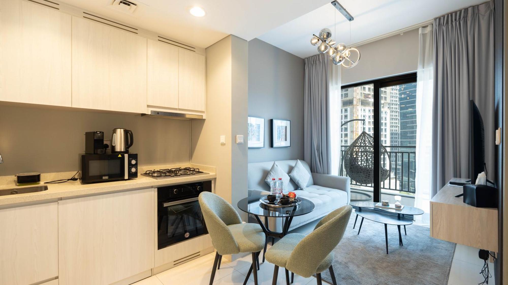 Keyrock Living - Lakeview Retreat In Business Bay