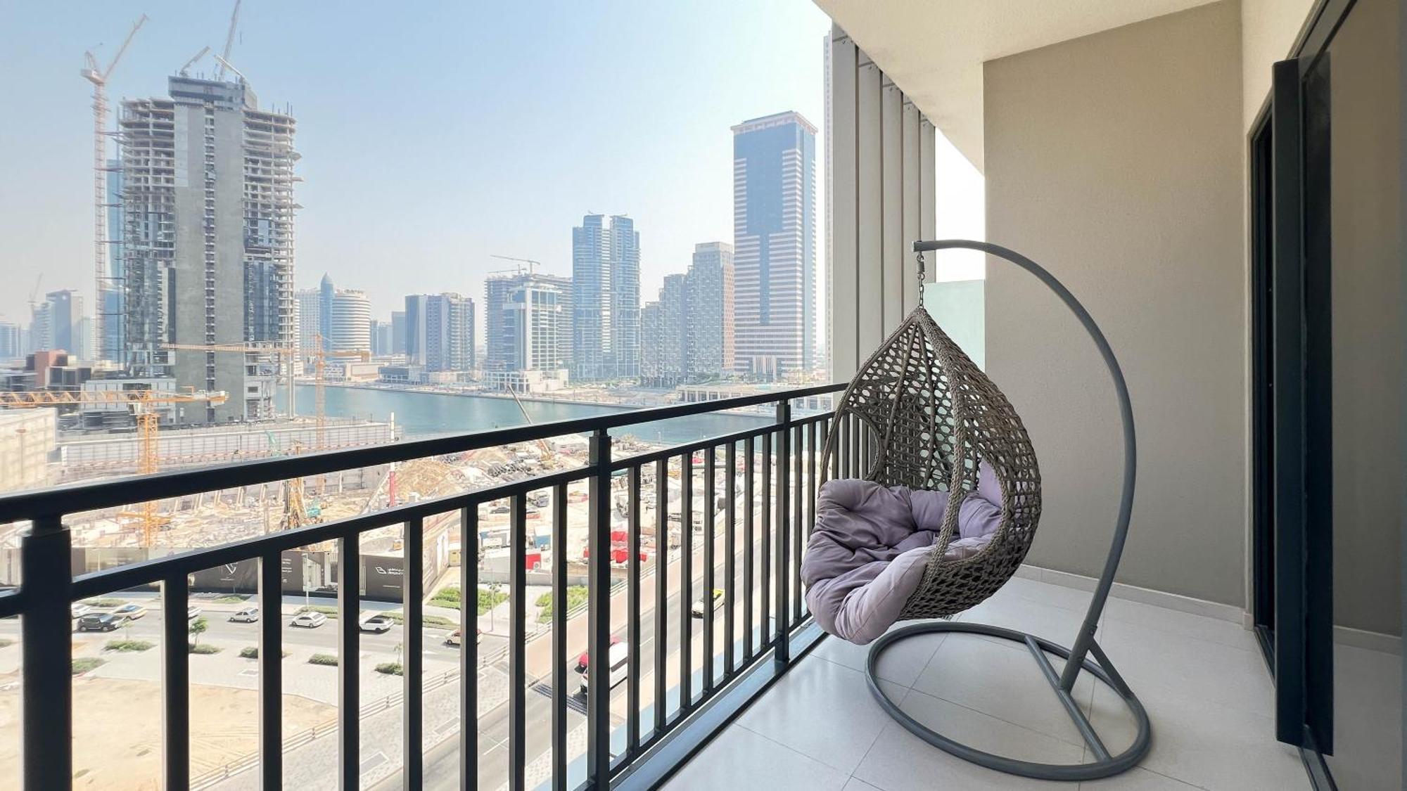 Apartment Keyrock Living - Lakeview Retreat In Business Bay Dubai