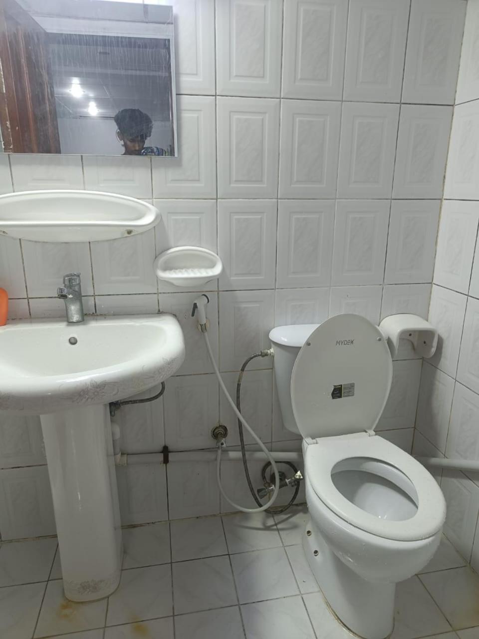Brand New Unisex Single Partition In Center Of Bur