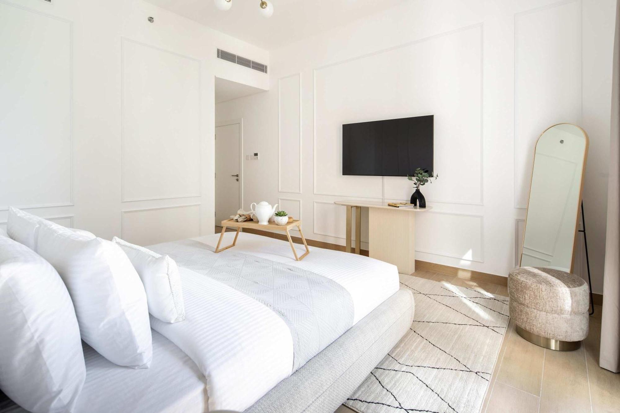 Frank Porter - La Sirene Apartment Dubai