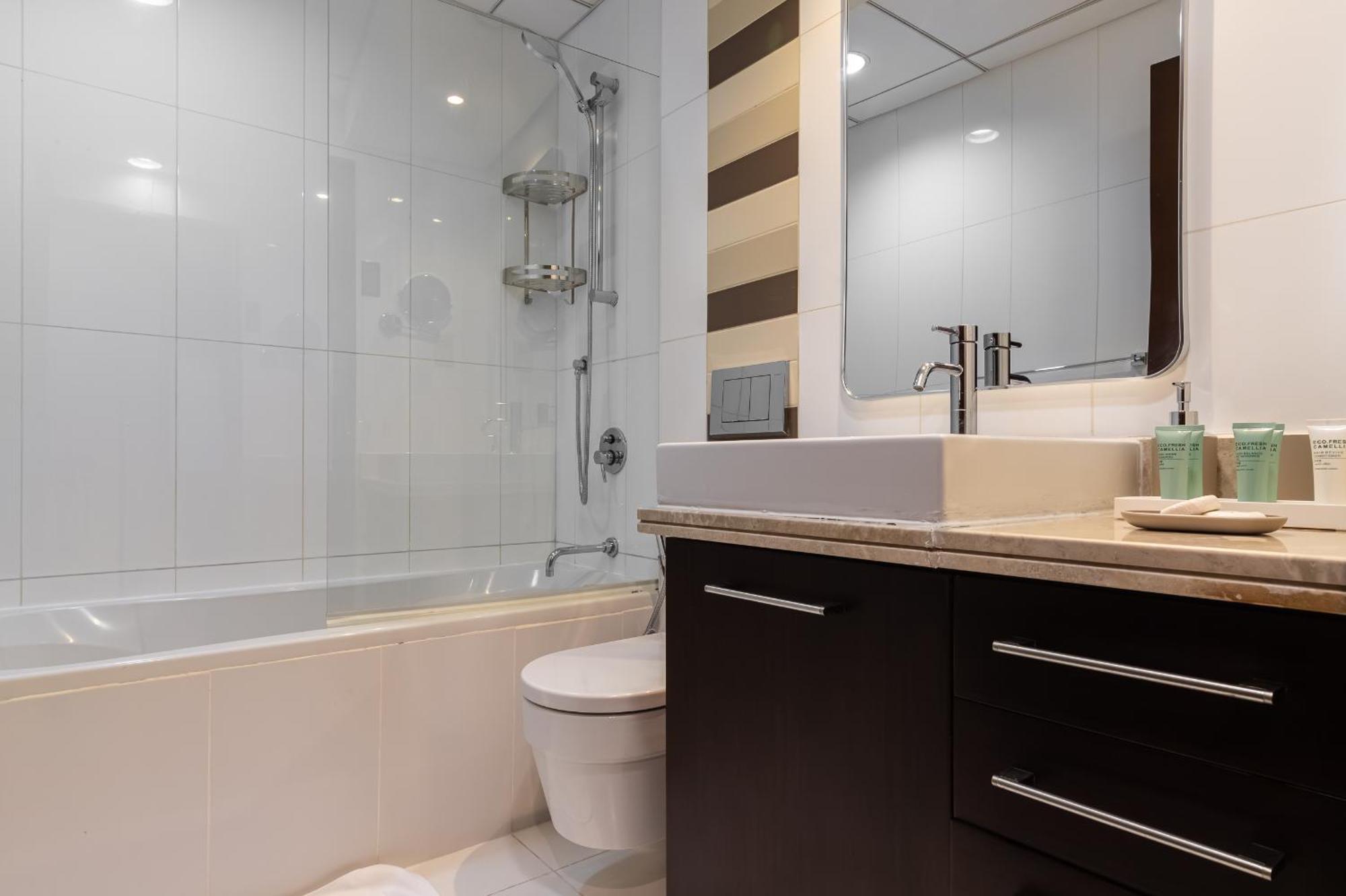 Apartment Kinfolk Homes - No 1 Family Stay, Partial Burj Khalifa Fountain View