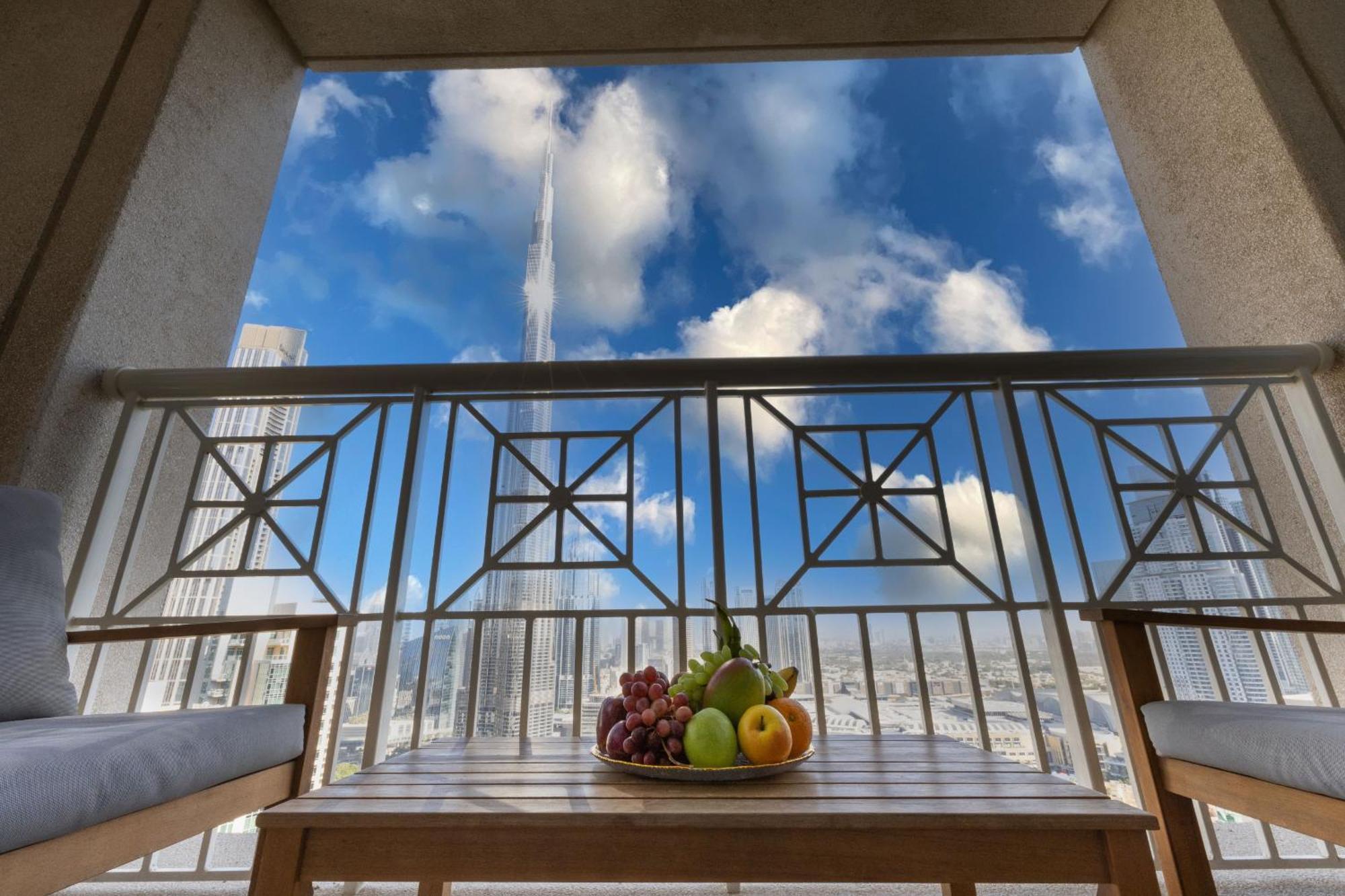 Signature Burj Khalifa View Residence Apartment *