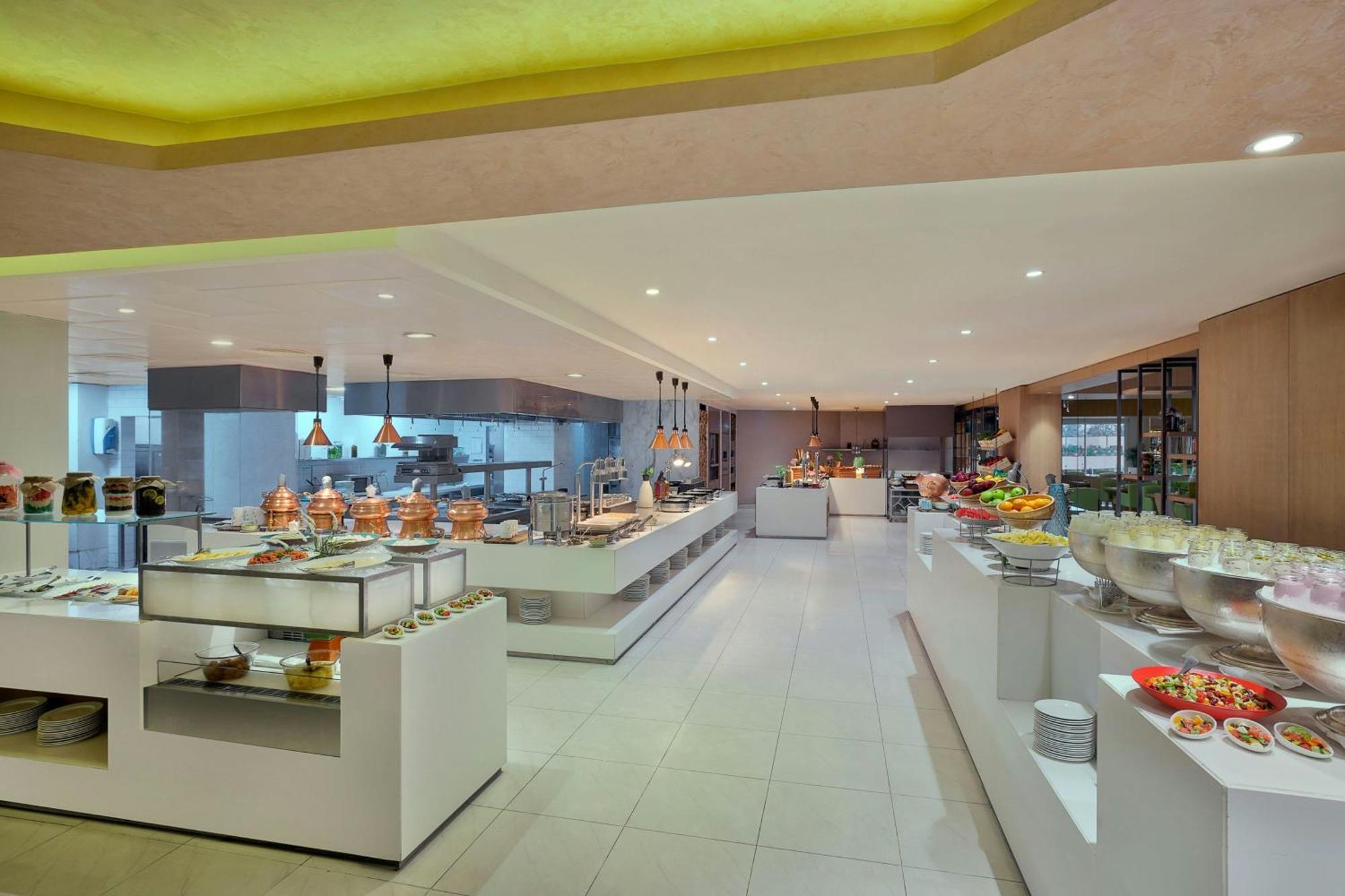 Al Habtoor Grand Resort, Autograph Collection Resort 5*
