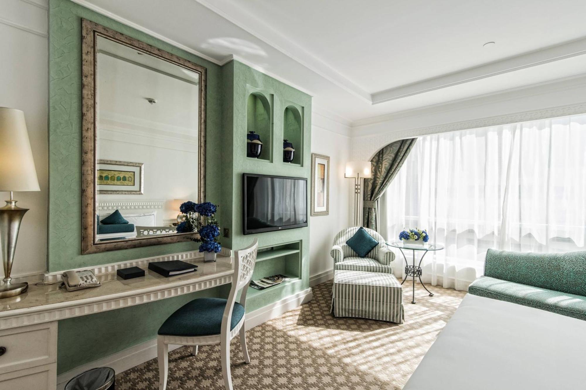 Al Habtoor Grand Resort, Autograph Collection 5*