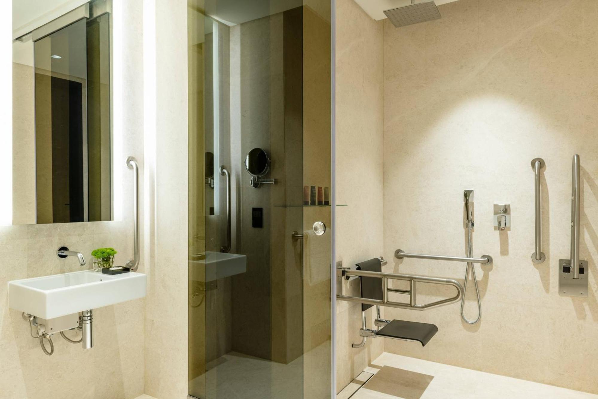 La & Walk Dubai, Autograph Collection 5*