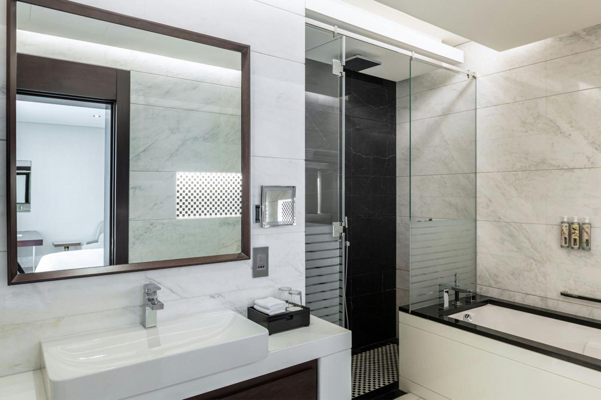 Hotel Renaissance Business Bay Hotel,