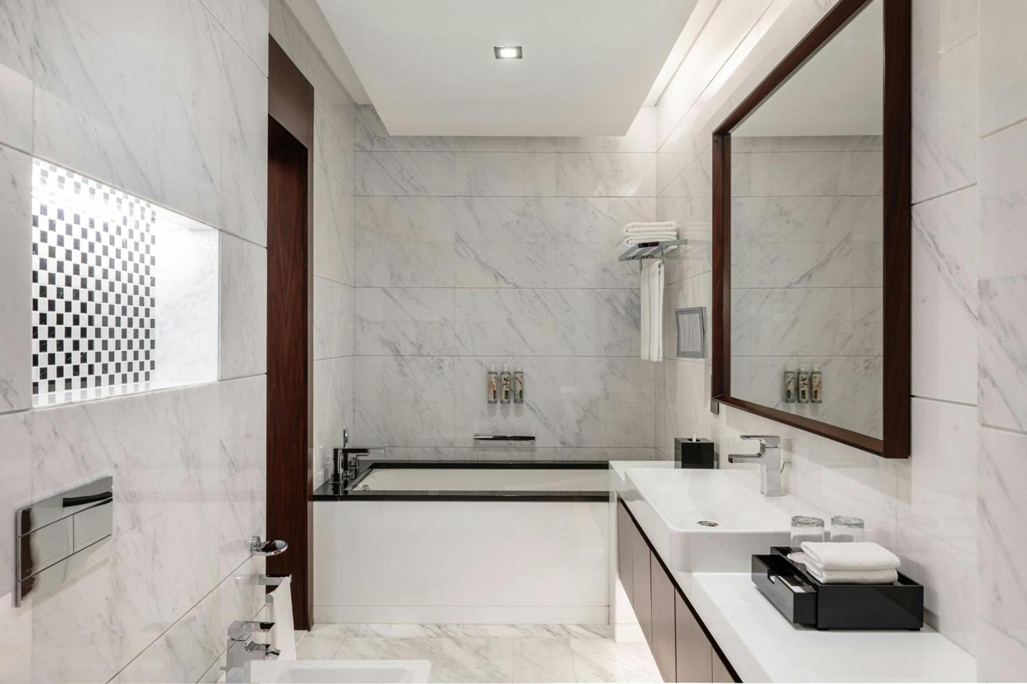Renaissance Business Bay Hotel, 5*