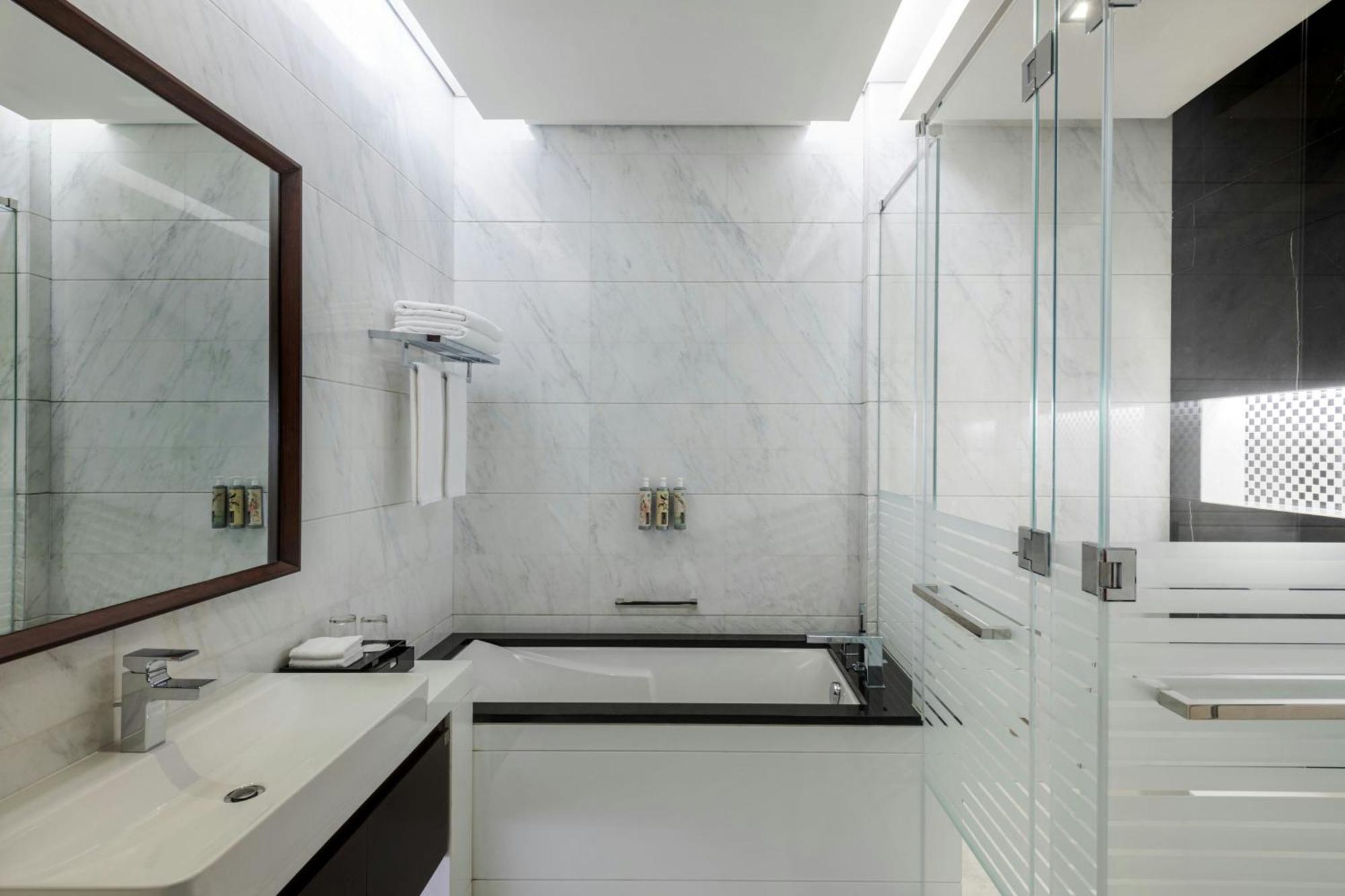 Renaissance Business Bay Hotel, 5* Dubai