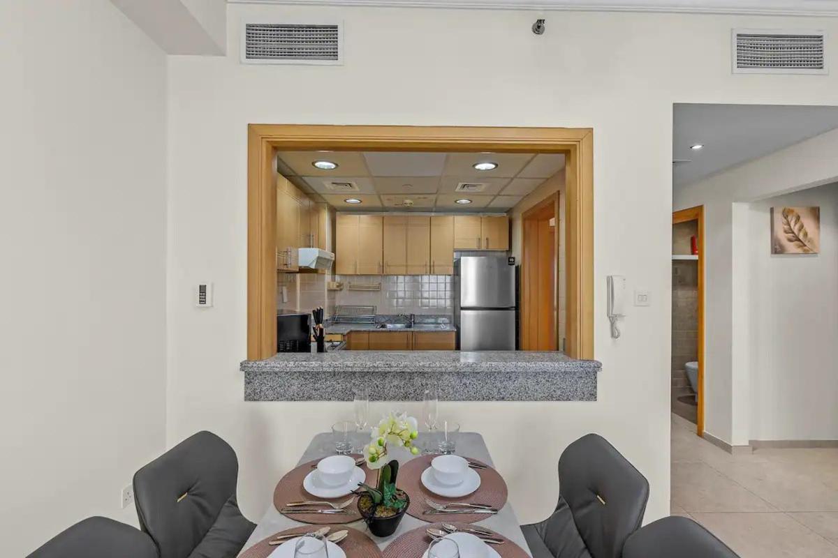 Apartment Modern Living Nestle With1bedroom- Full Kitchen