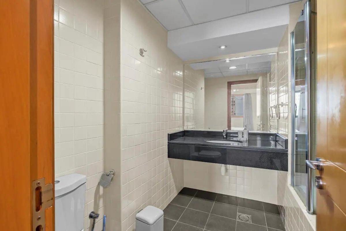 Modern Living Nestle With1bedroom- Full Kitchen *