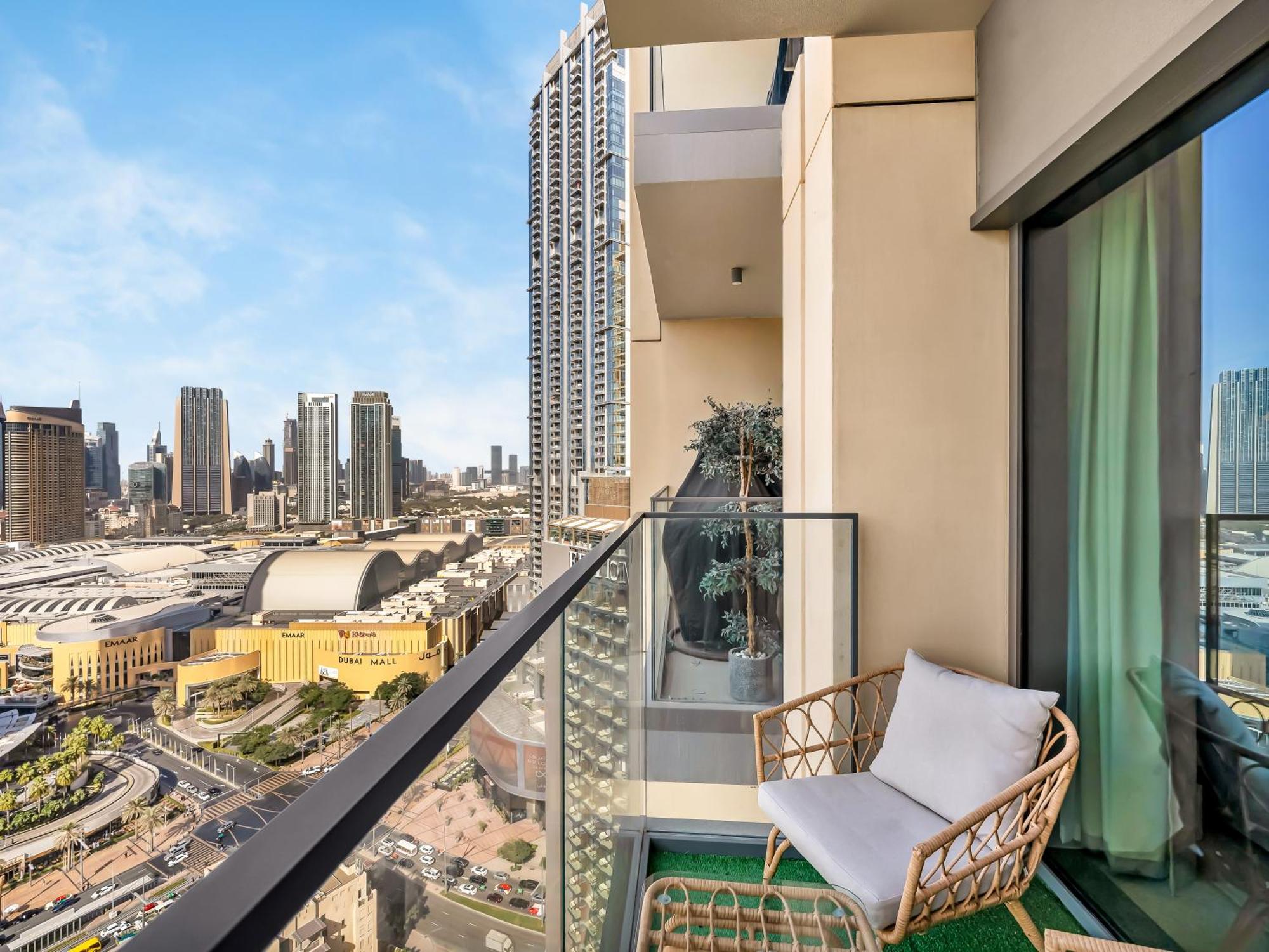 Apartment Luxurious Apartments In Burj Royale With Burj Khalifa Views Opposite Dubai Mall Dubai