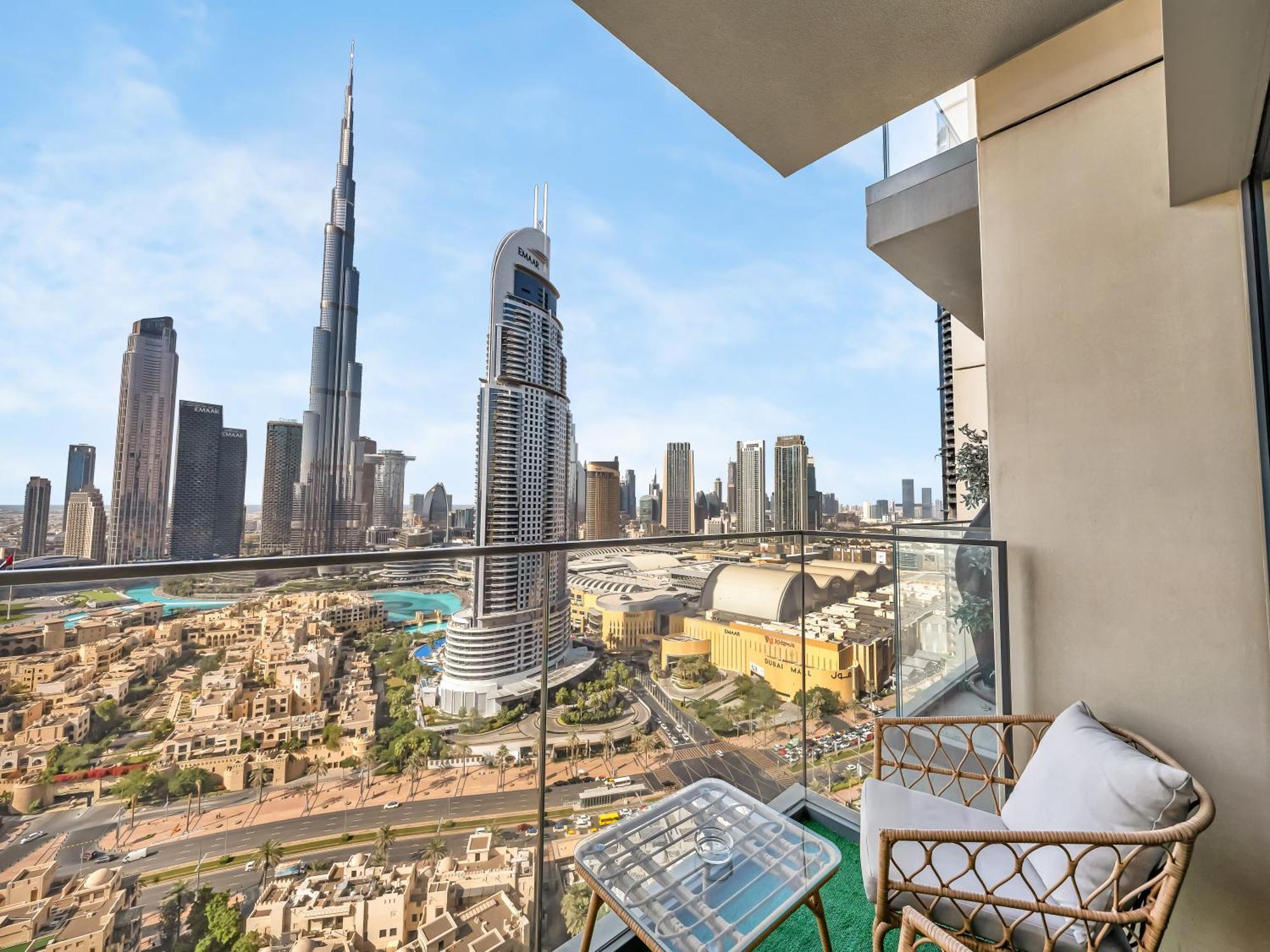 Luxurious Apartments In Burj Royale With Burj Khalifa Views Opposite Dubai Mall Dubai
