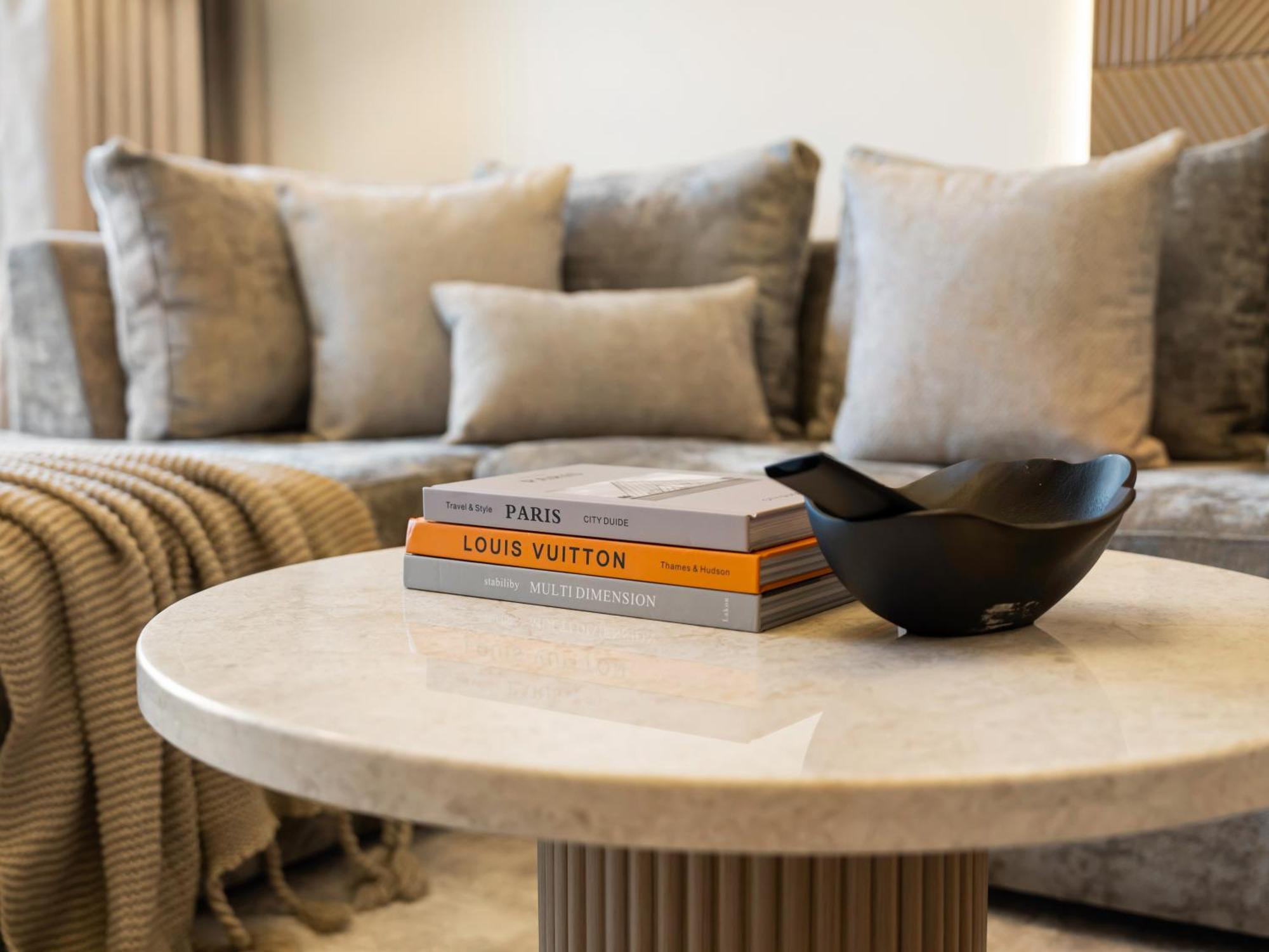 Luxurious Apartments In Burj Royale With Burj Khalifa Views Opposite Dubai Mall Apartment *