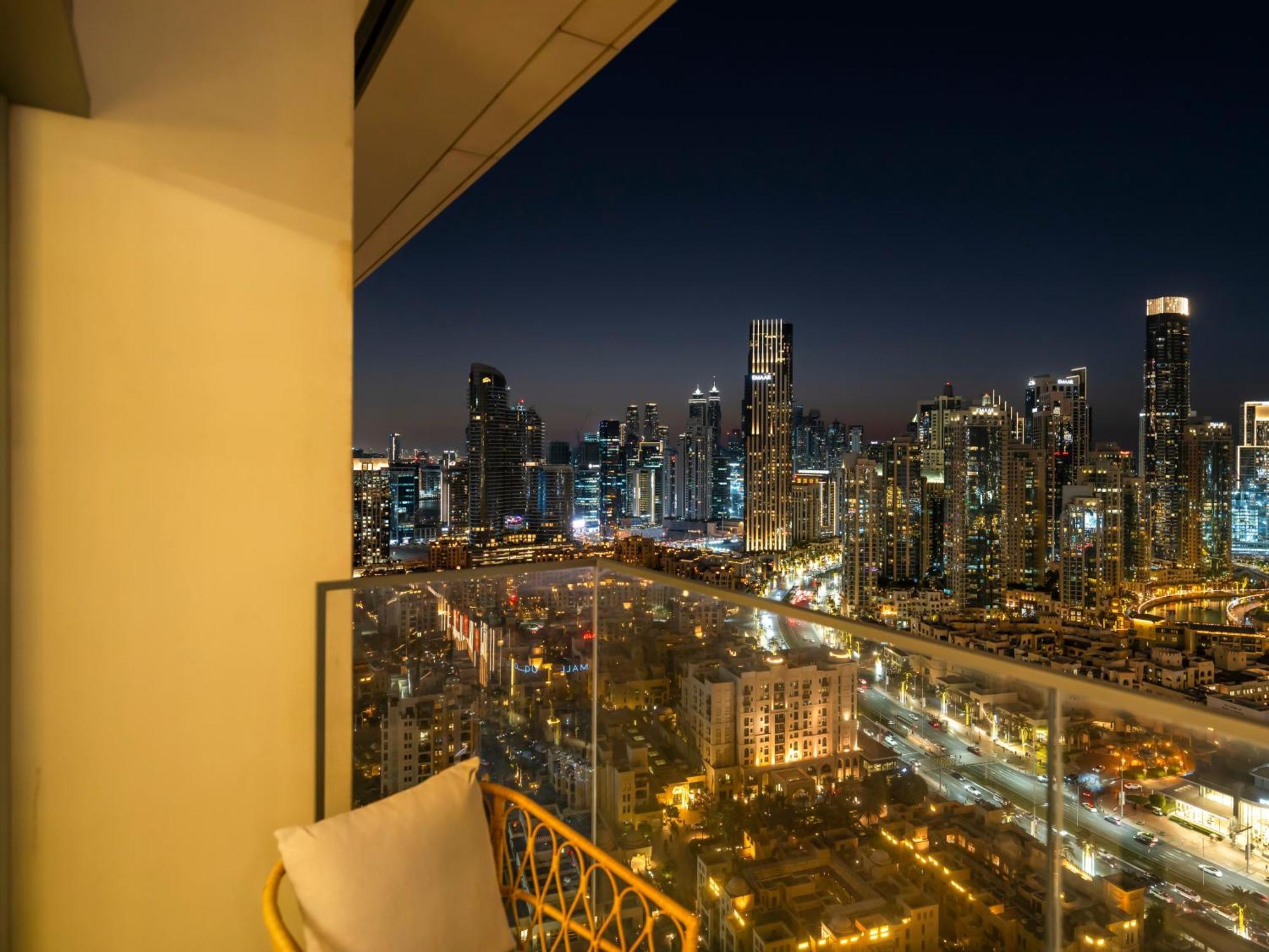 Luxurious Apartments In Burj Royale With Burj Khalifa Views Opposite Dubai Mall *