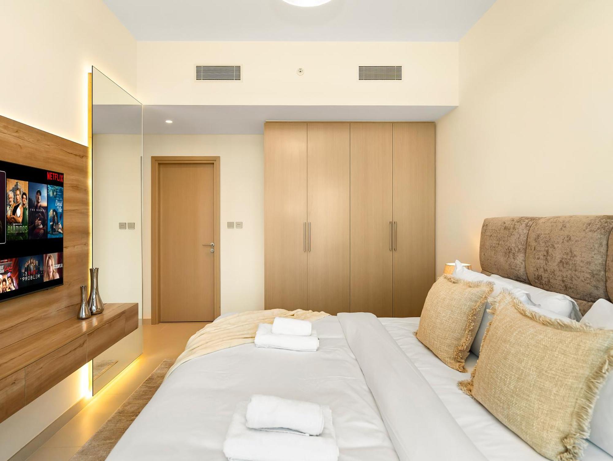 Apartment Luxurious Apartments In Burj Royale With Burj Khalifa Views Opposite Dubai Mall *