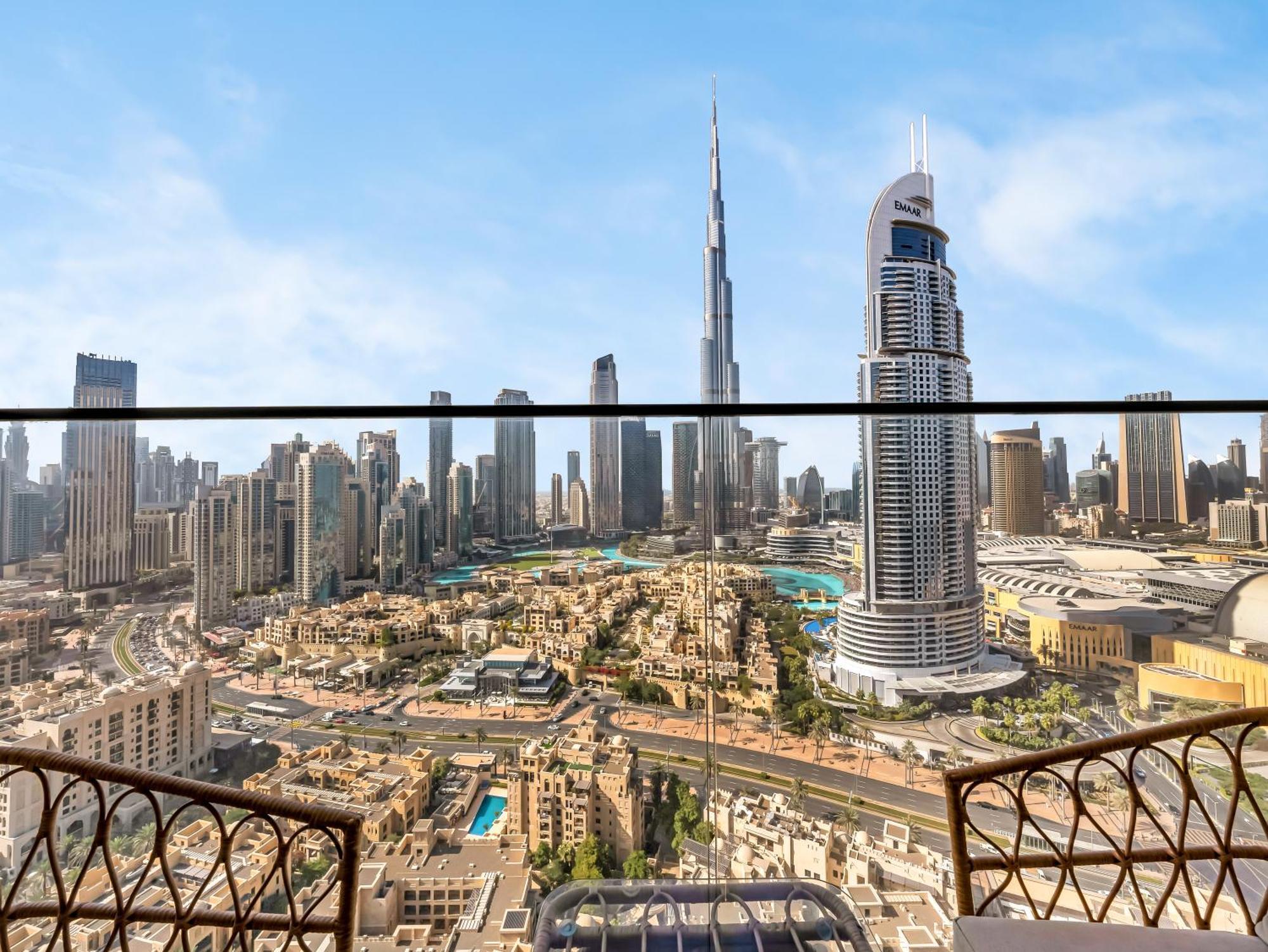 Luxurious Apartments In Burj Royale With Burj Khalifa Views Opposite Dubai Mall *