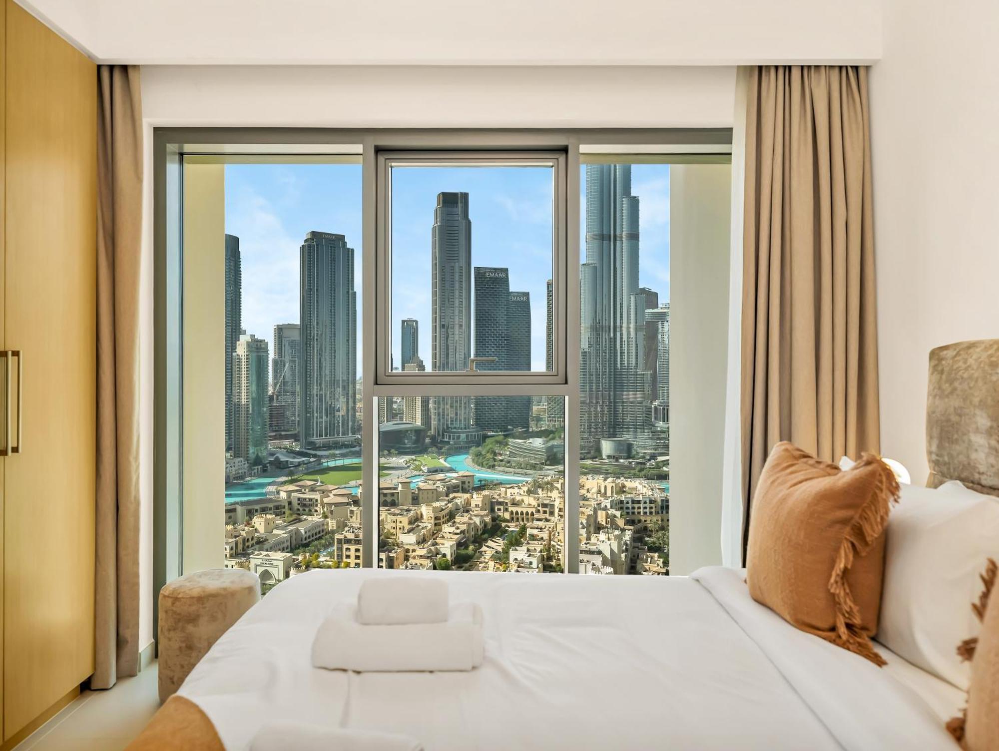 Luxurious Apartments In Burj Royale With Burj Khalifa Views Opposite Dubai Mall *