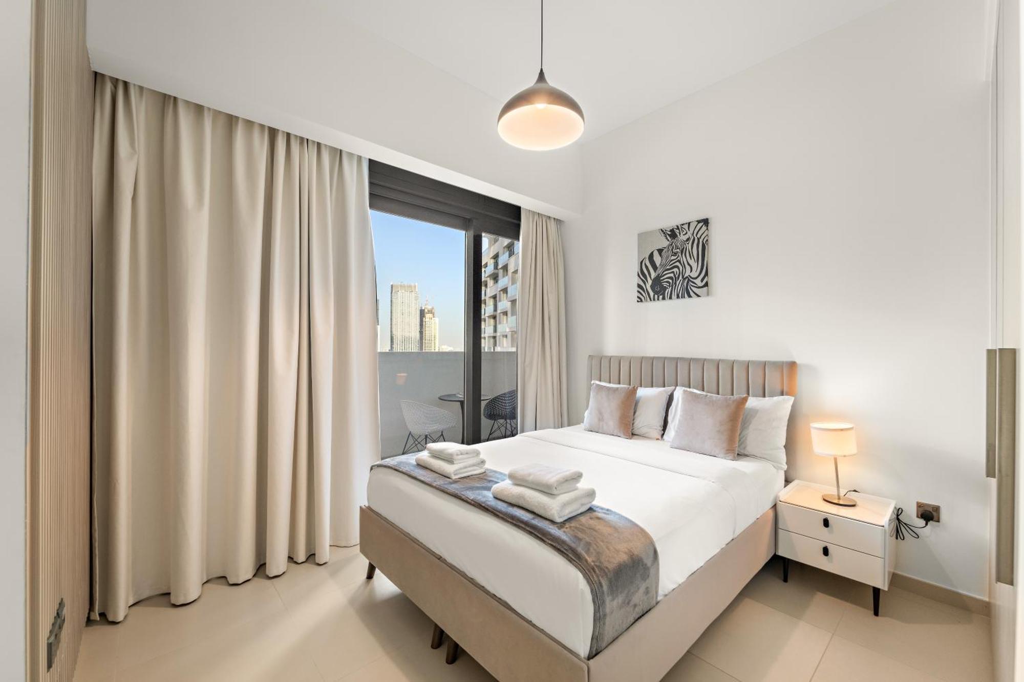 Apartment Luxe 4br With Burj View L Pool & Gym *
