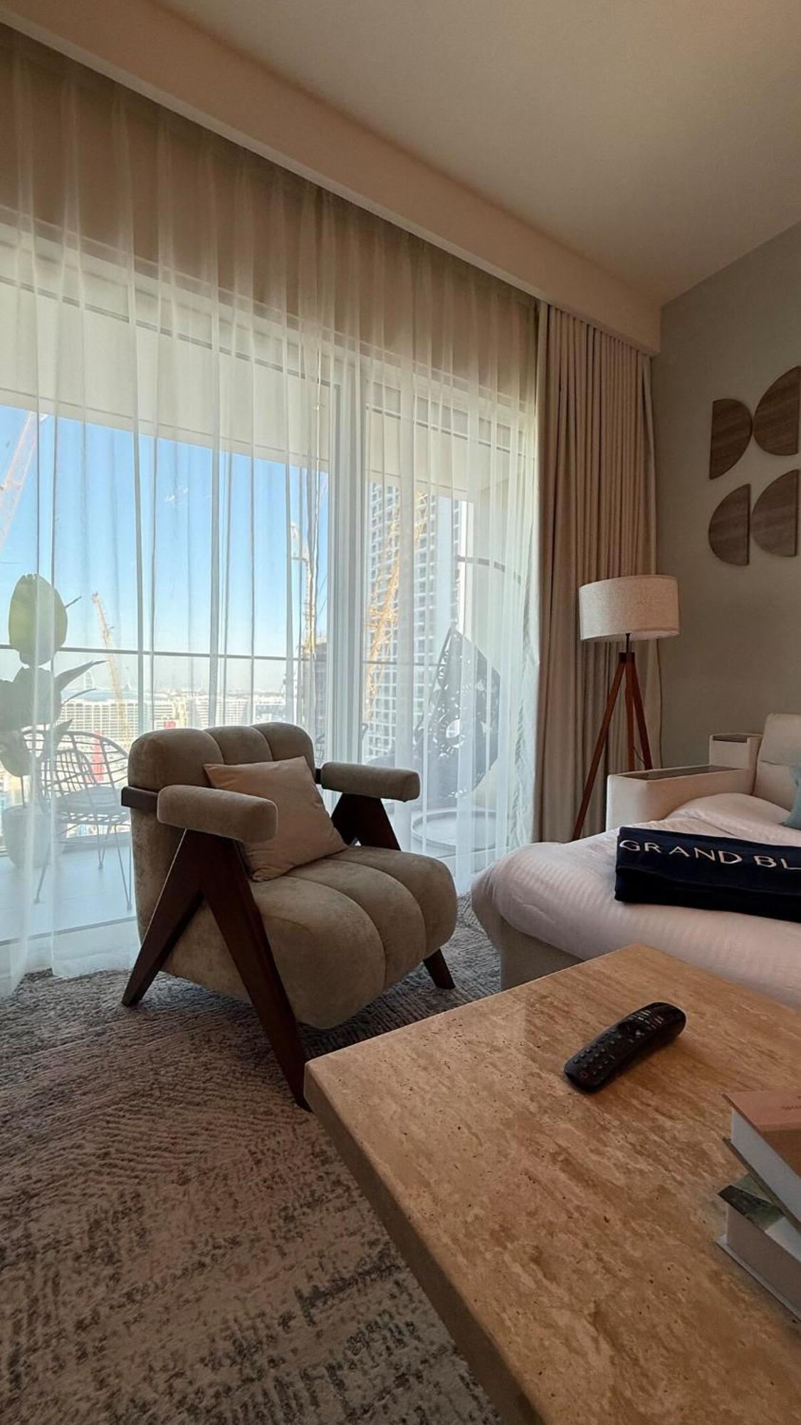 Apartment Seaside Elegance 1br At Emaar Beachfront Dubai