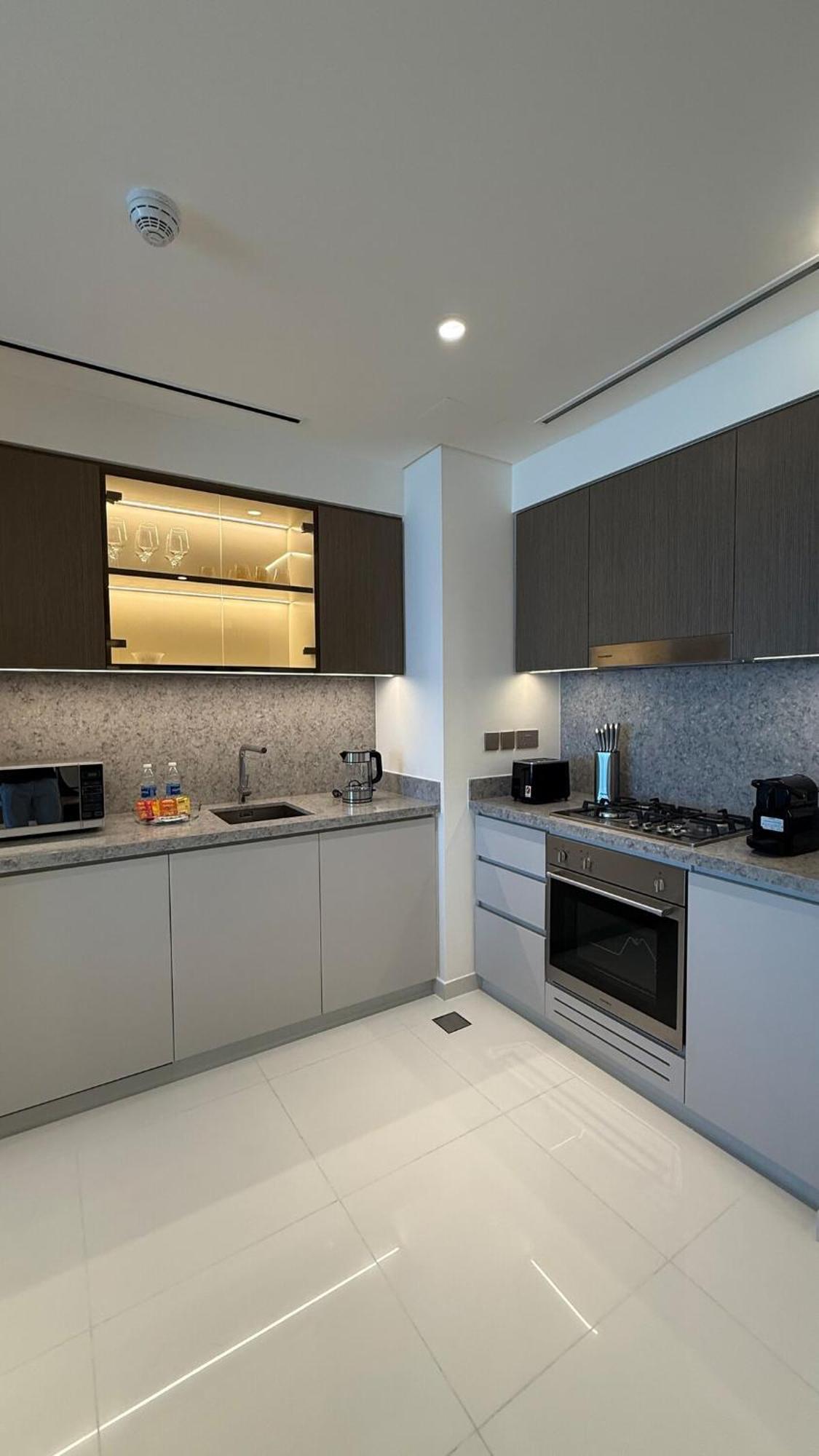 Seaside Elegance 1br At Emaar Beachfront Apartment