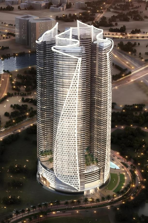 1 Bedroom With Burj Khalifa & View From 54th Floor Skyscraper Apartment *