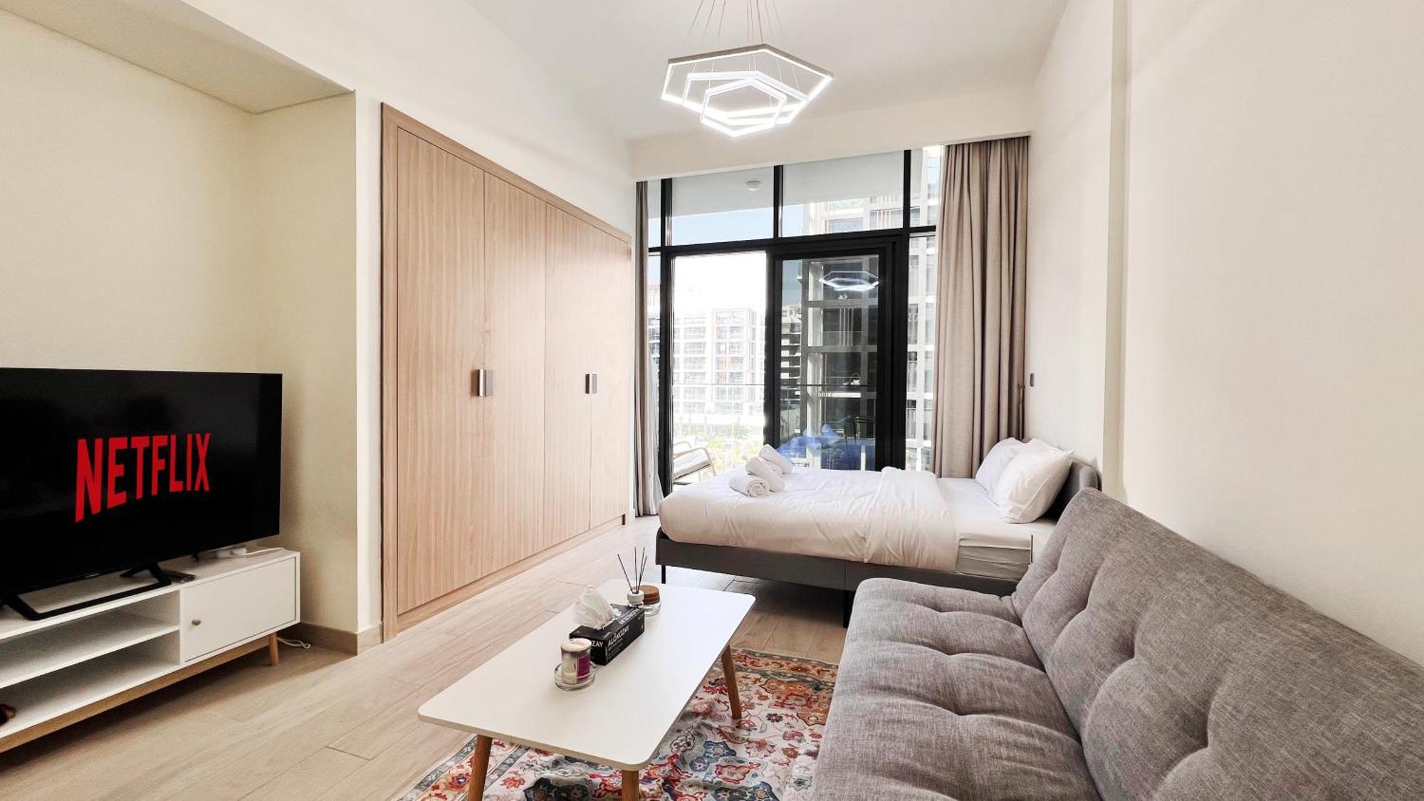 In Azizi Riviera 10 Mins To Downtown Apartment